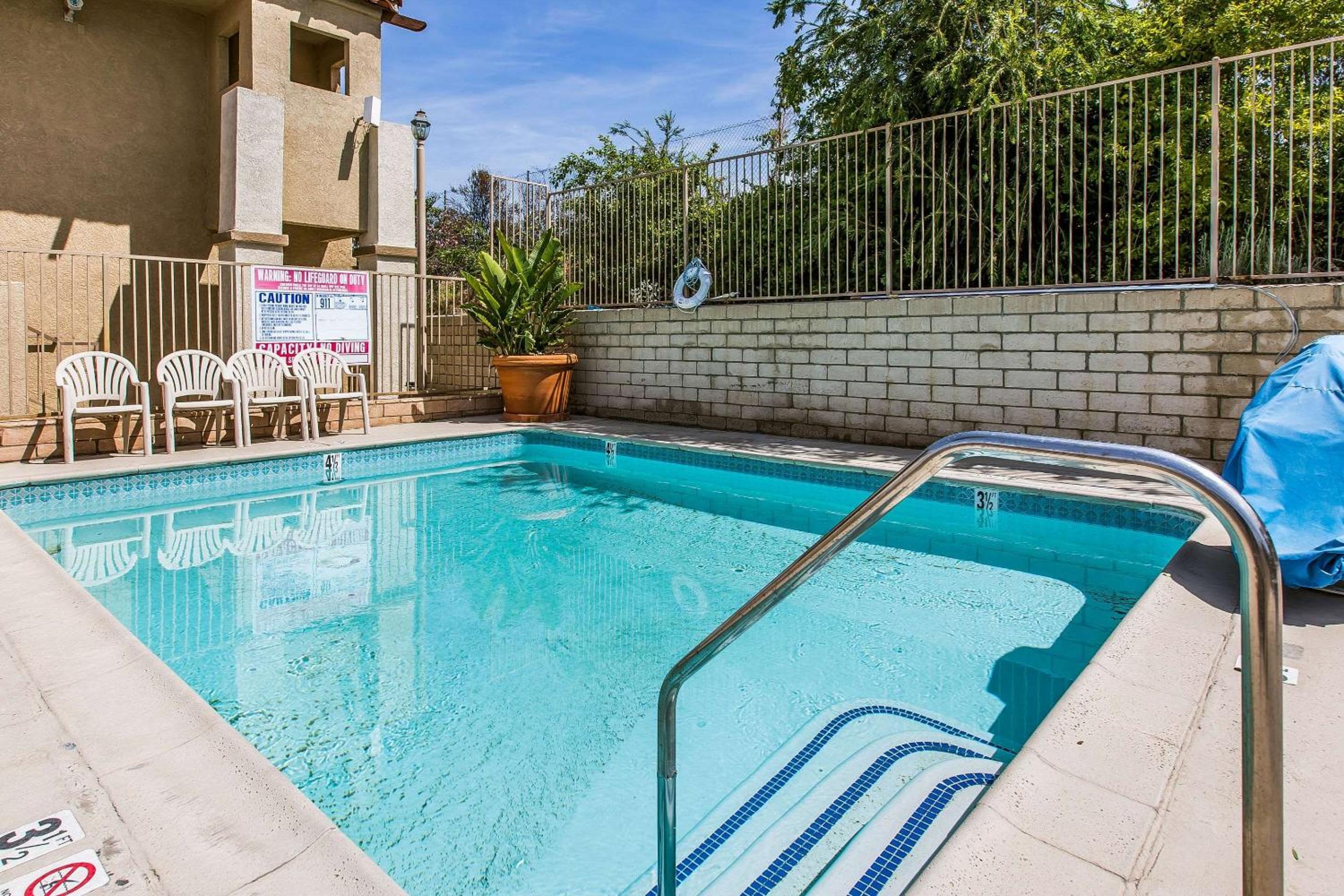 Quality Inn Lake Elsinore I-15 view 5