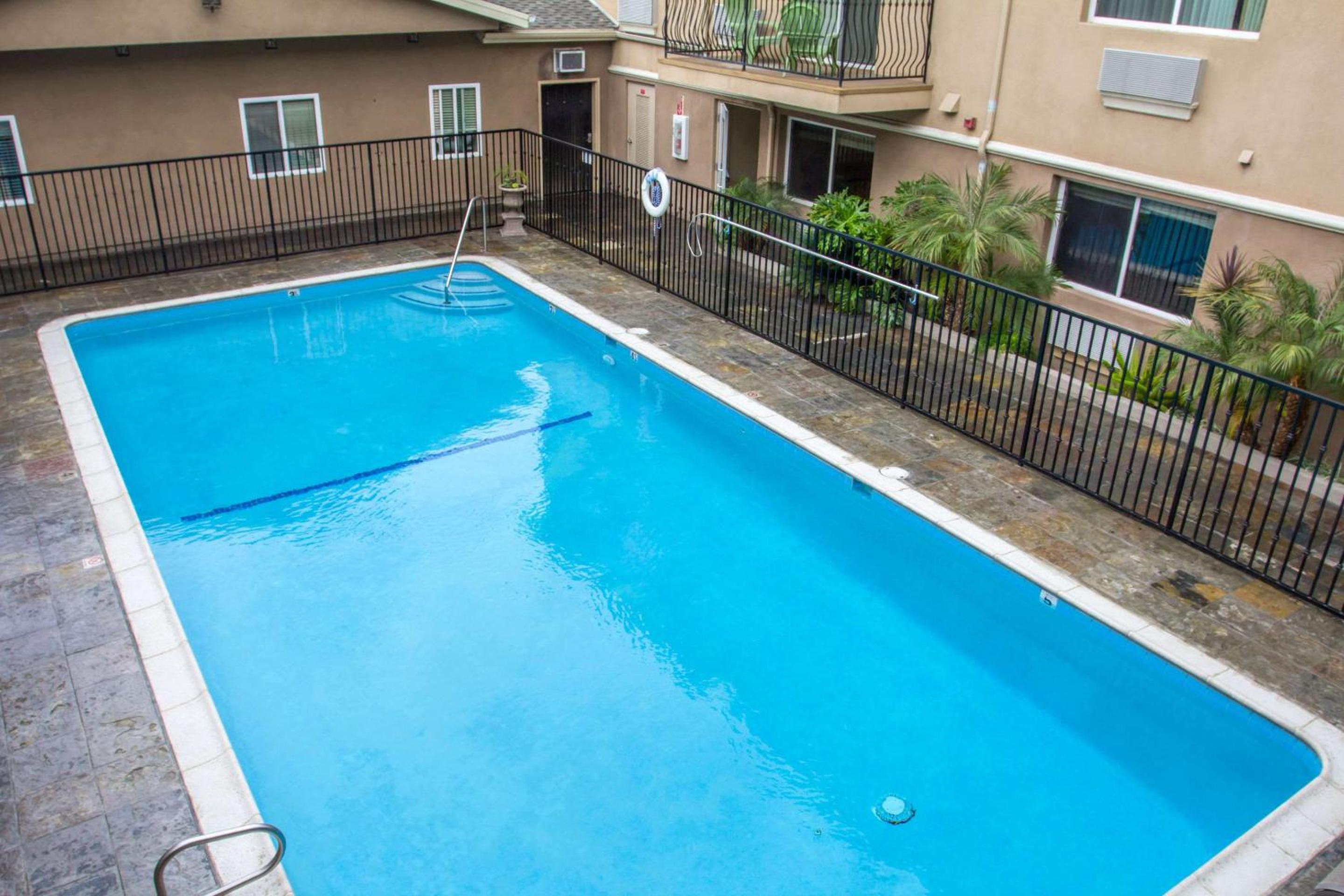 Comfort Inn Cockatoo Near LAX Airport view 4