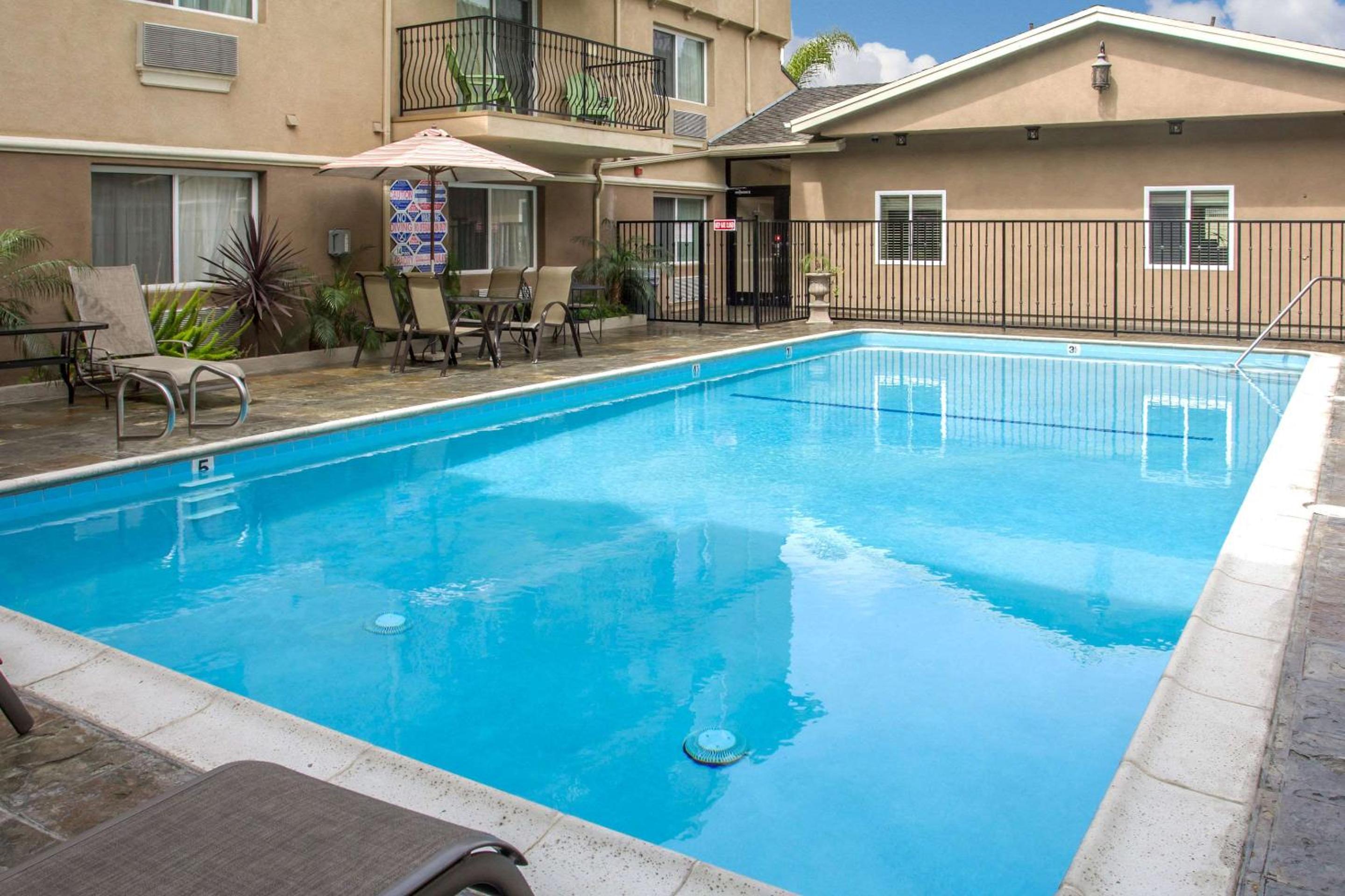 Comfort Inn Cockatoo Near LAX Airport view 2