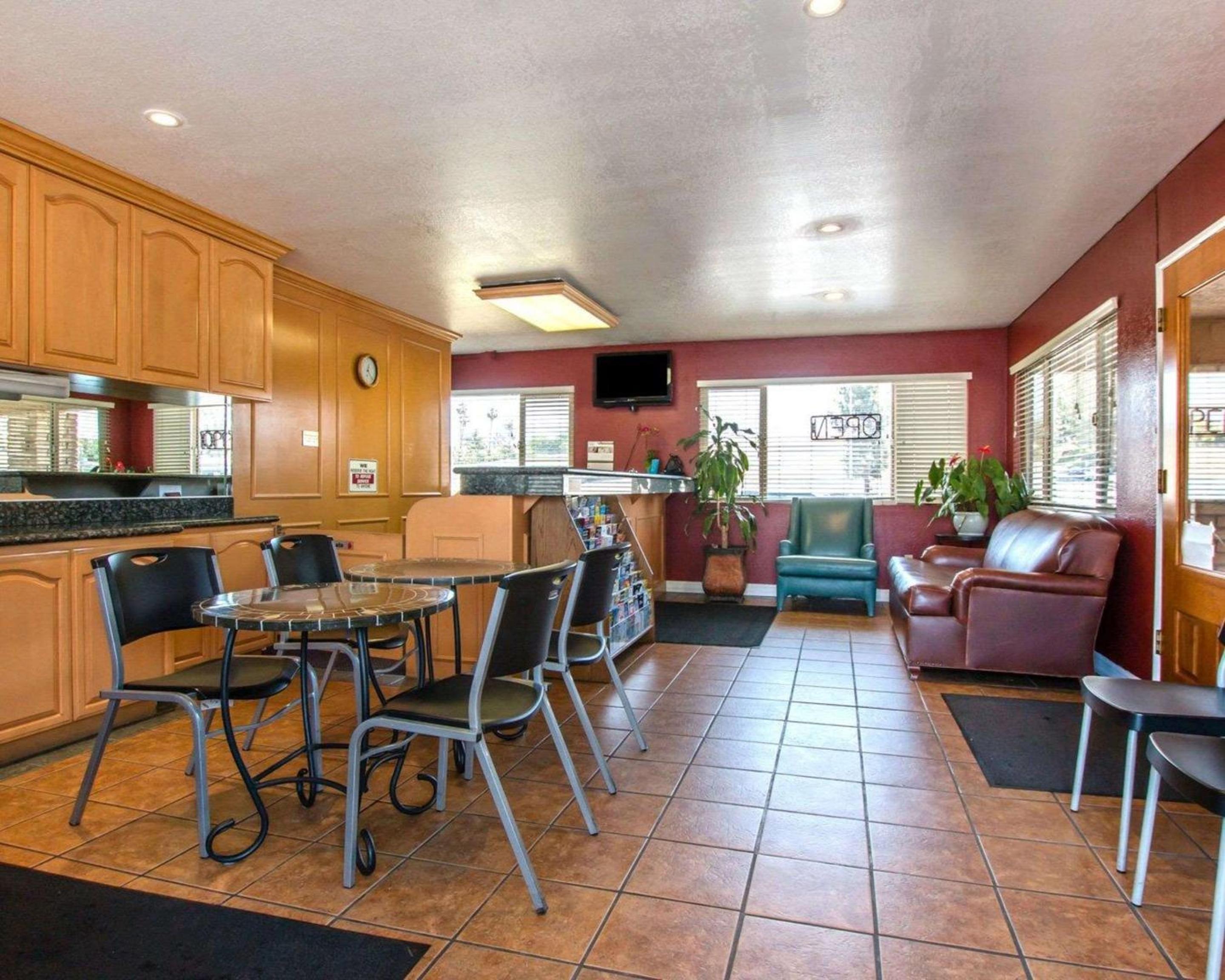 Rodeway Inn Fallbrook Downtown view 2