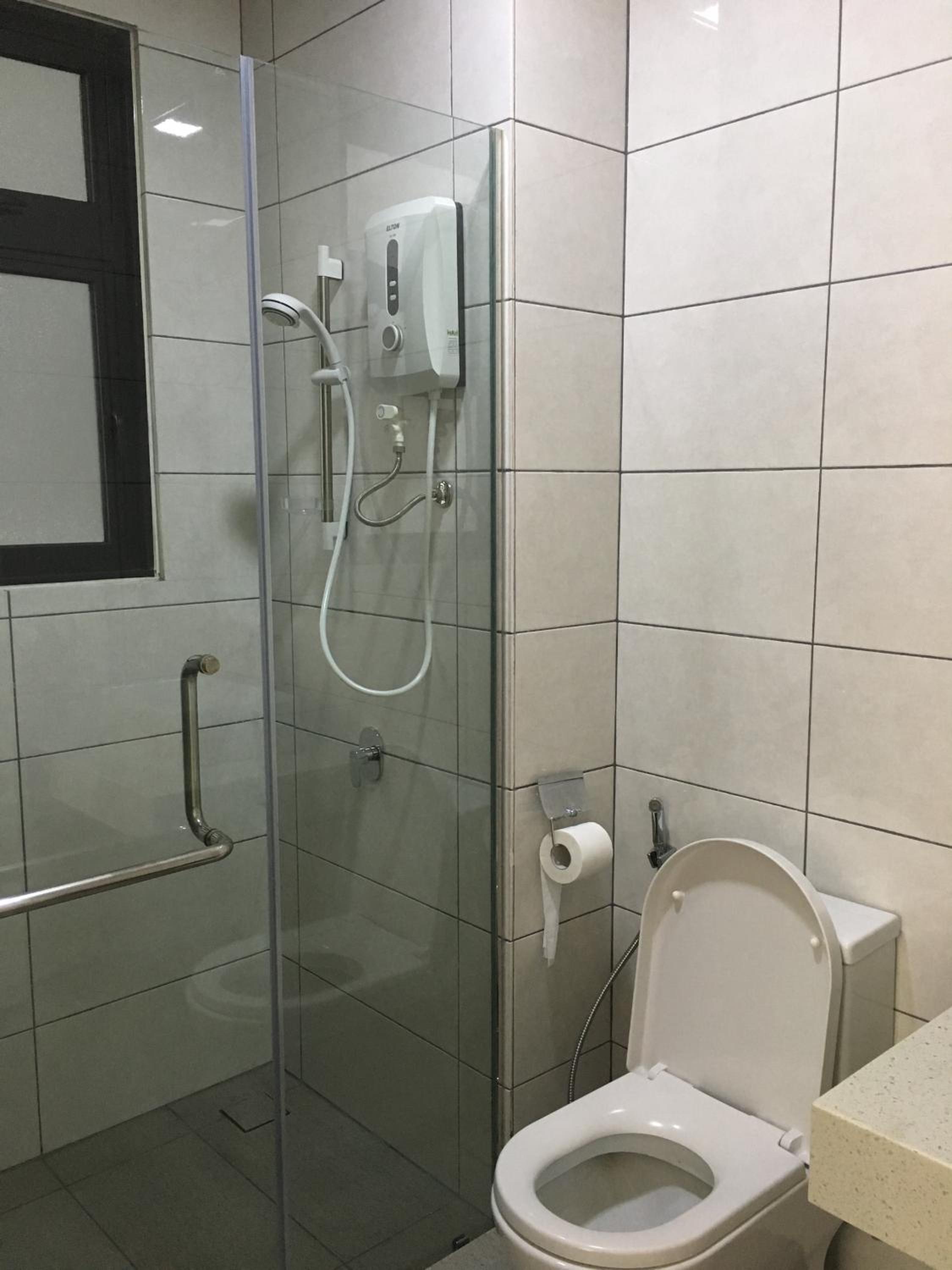 IOI Conezion Iman's Home with Pool View Unit photo 5