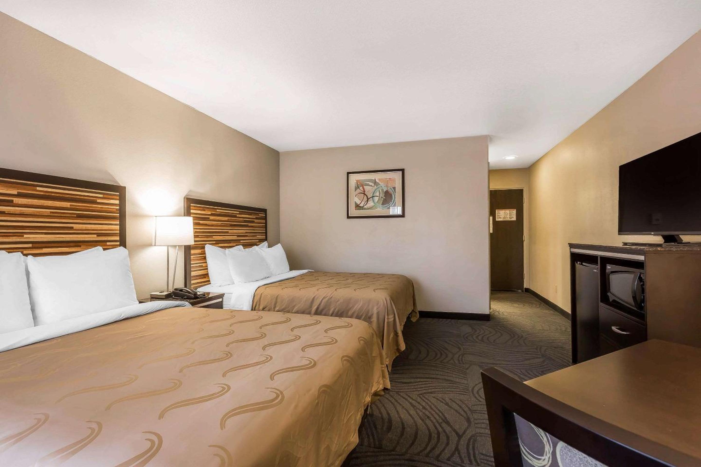 Quality Inn Fallbrook I-15 view 4