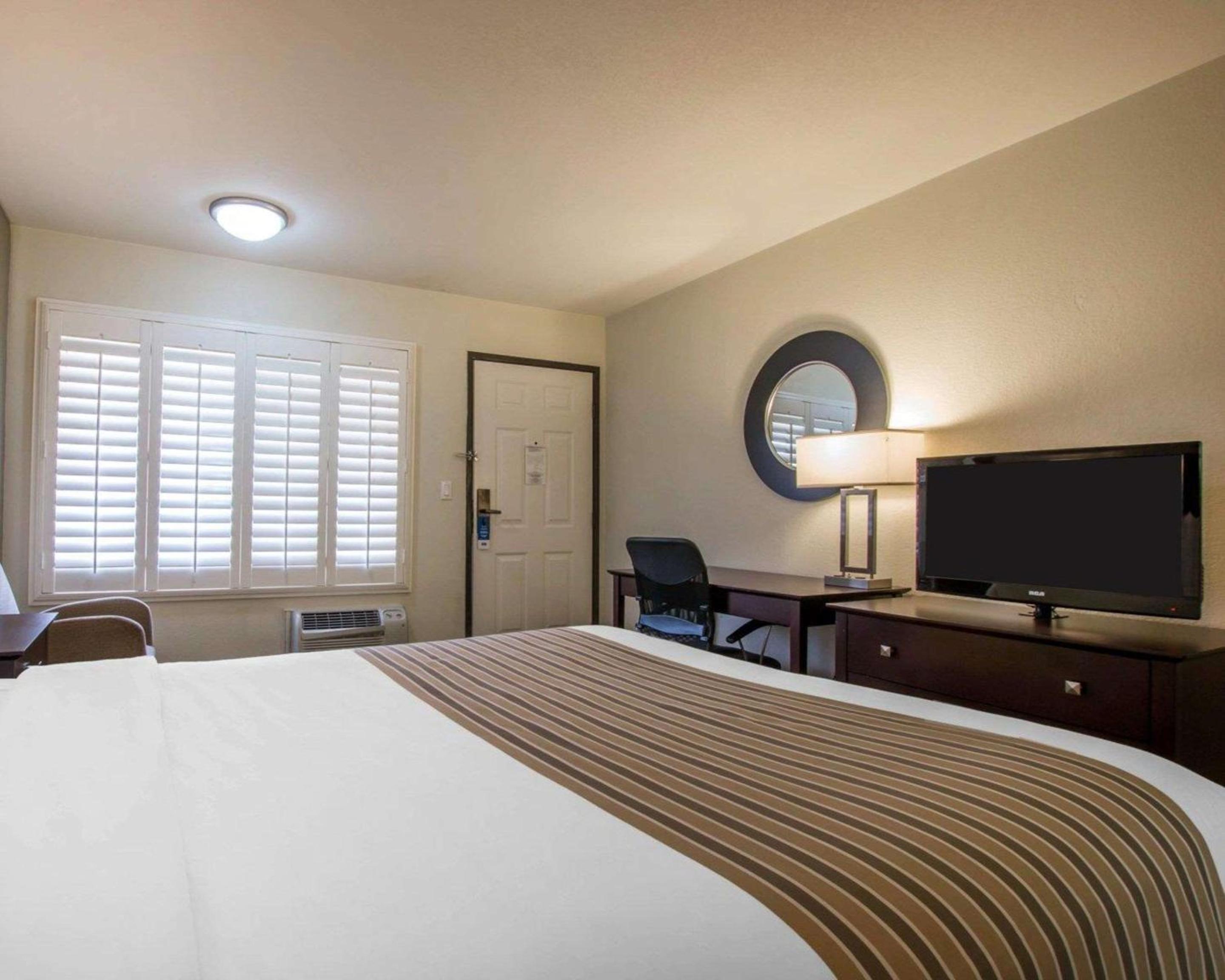 Rodeway Inn Convention Center 2