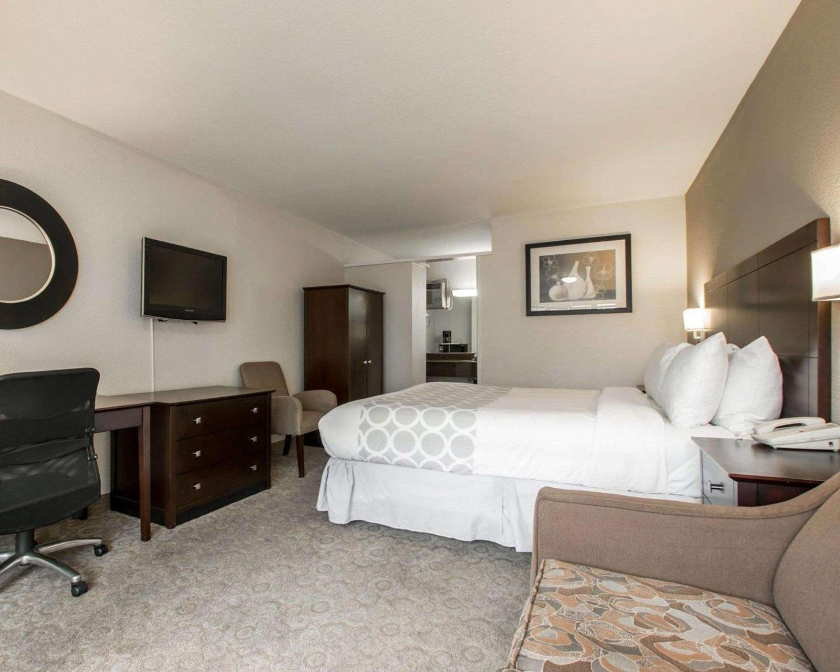 Rodeway Inn Convention Center 3