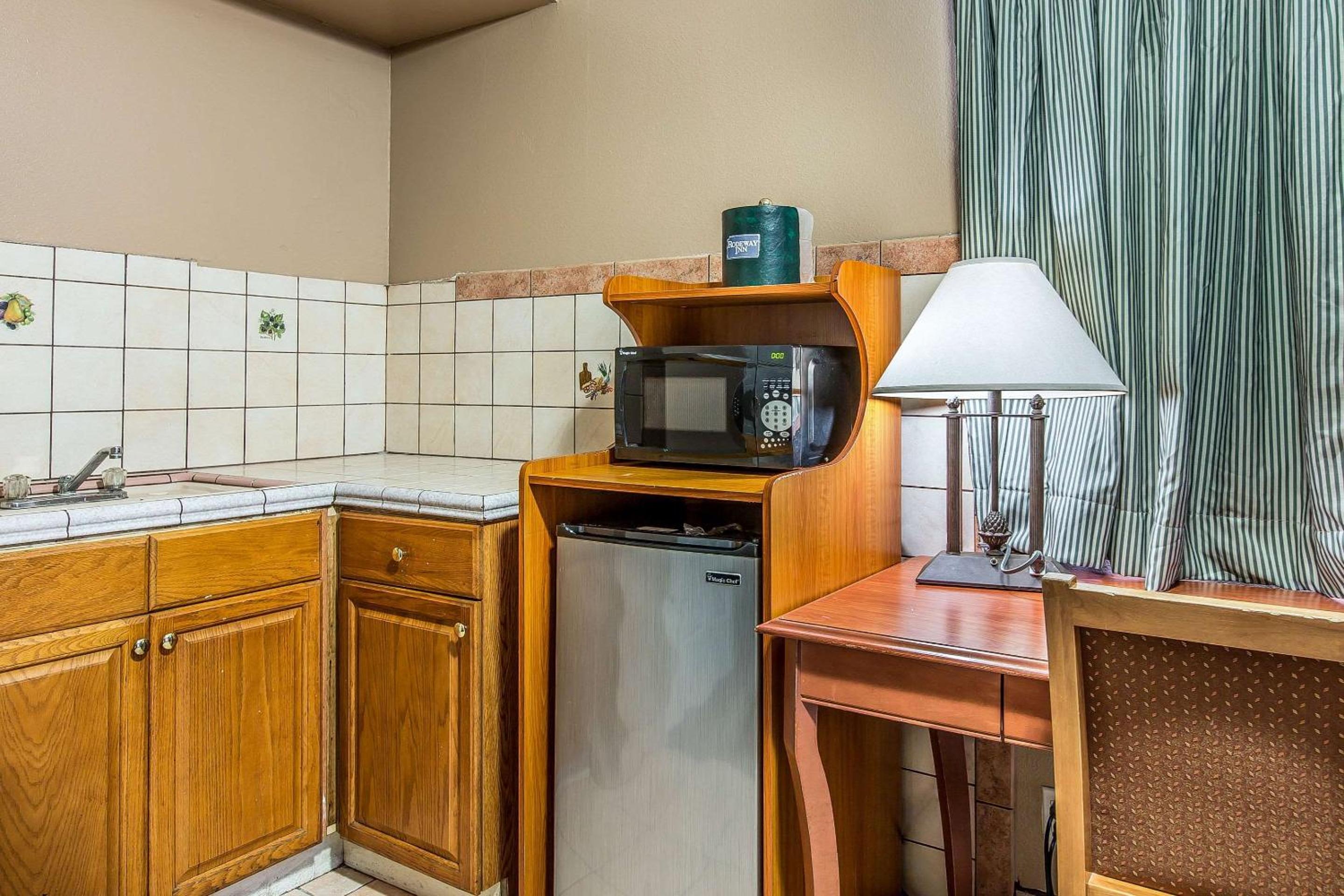 Ventura Vacations - Rodeway Inn - Property Image 13