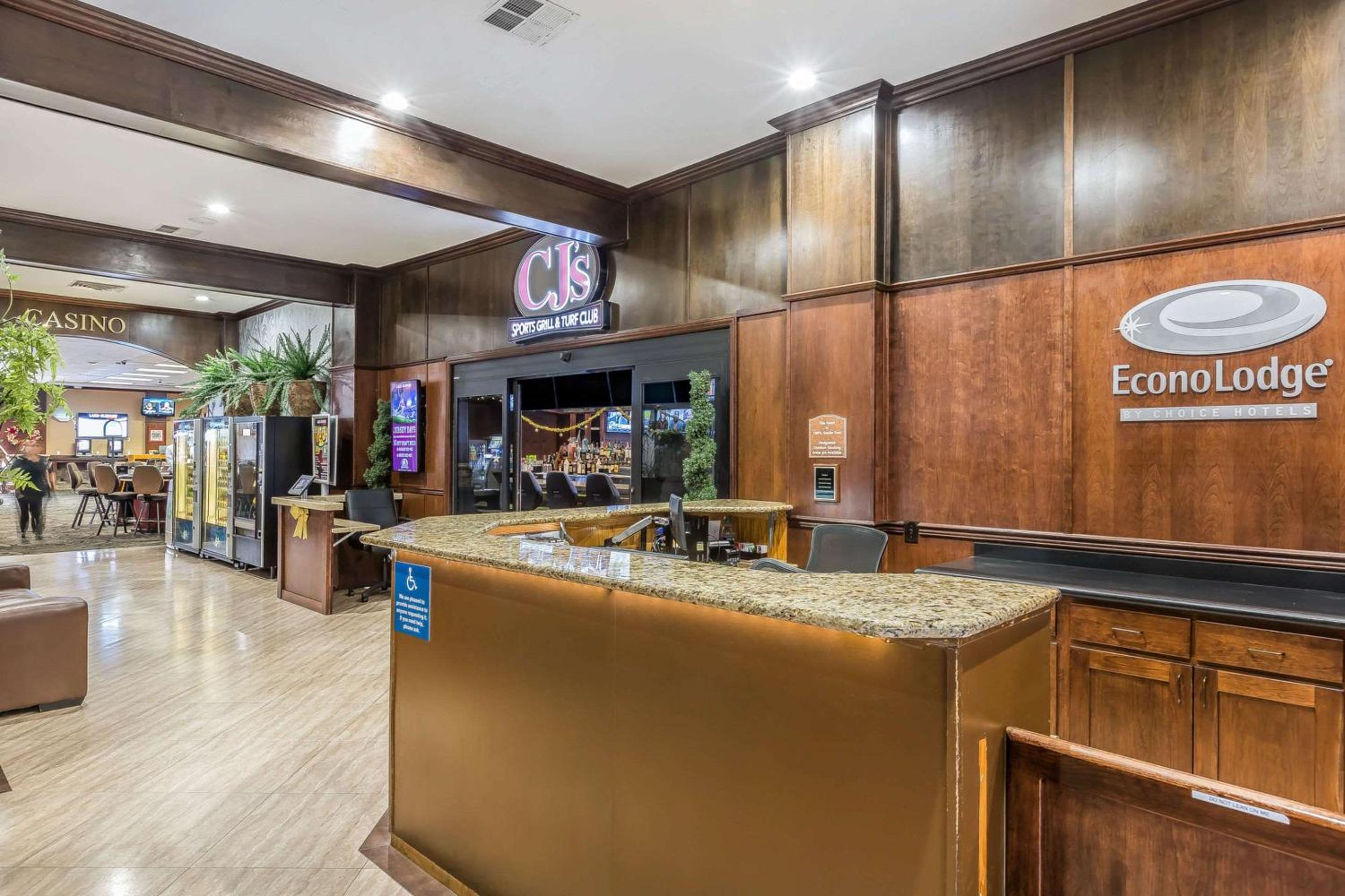 Econo Lodge Lake Elsinore Casino - Property Image 11