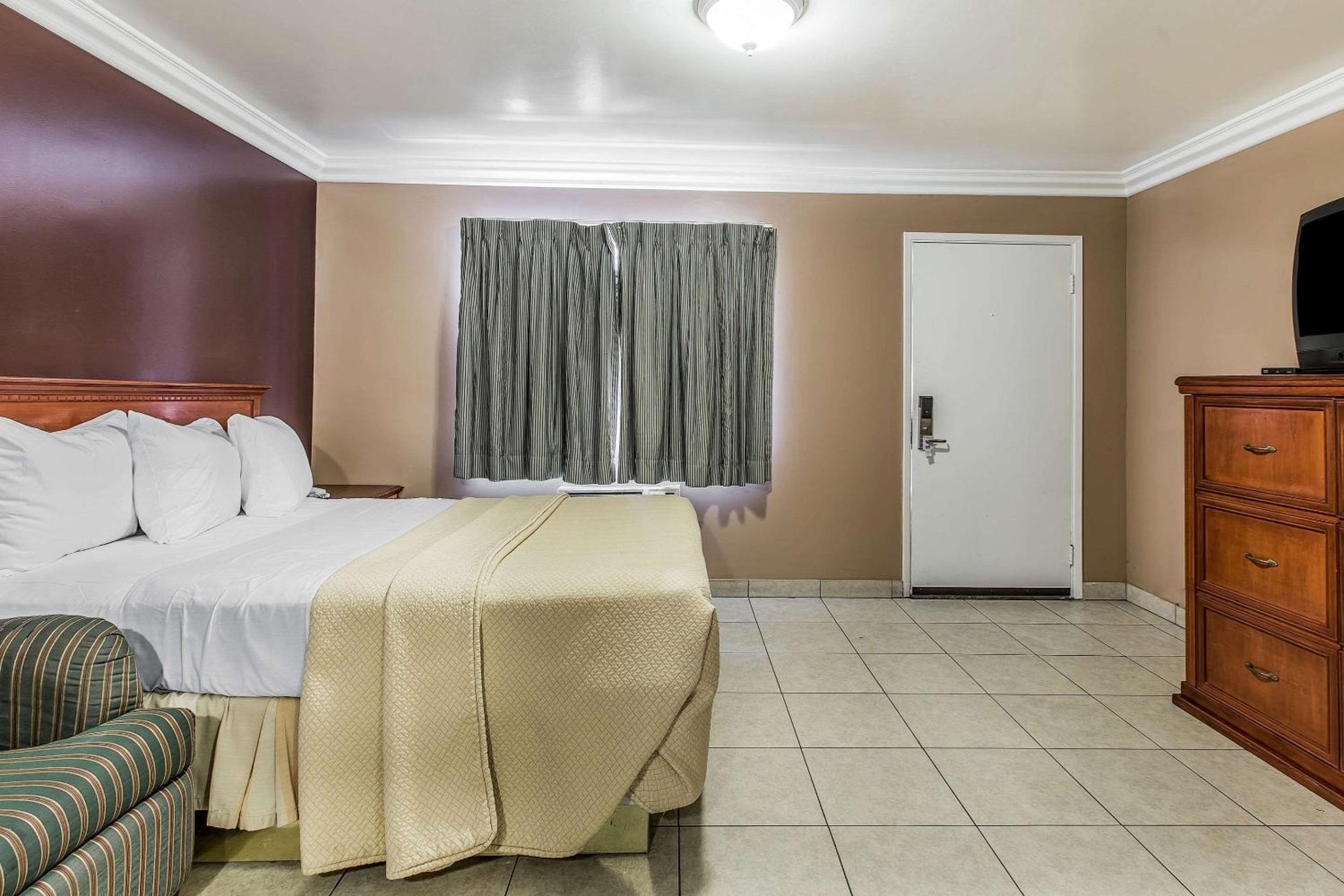 Ventura Vacations - Rodeway Inn - Property Image 19