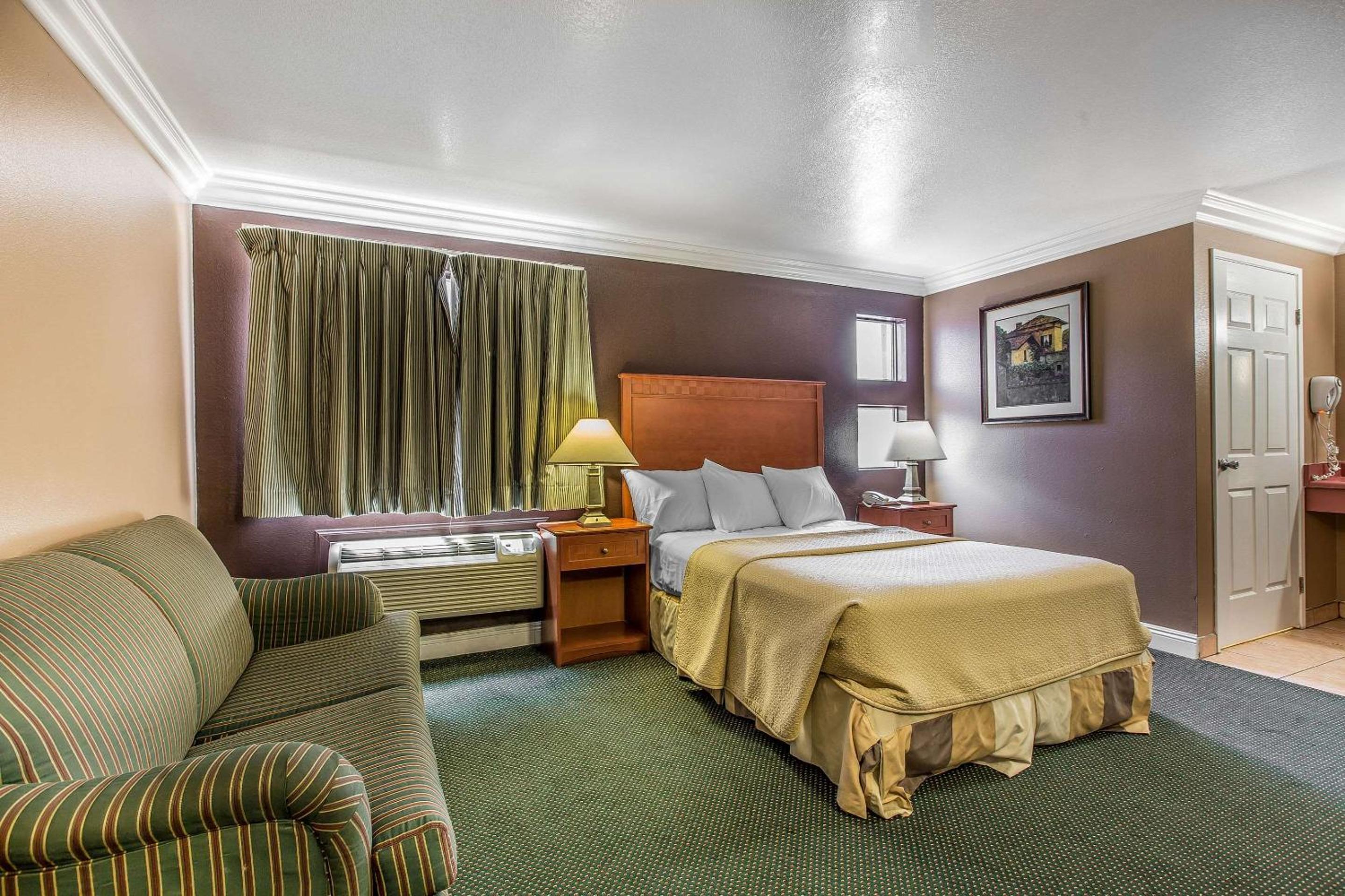 Ventura Vacations - Rodeway Inn - Property Image 12