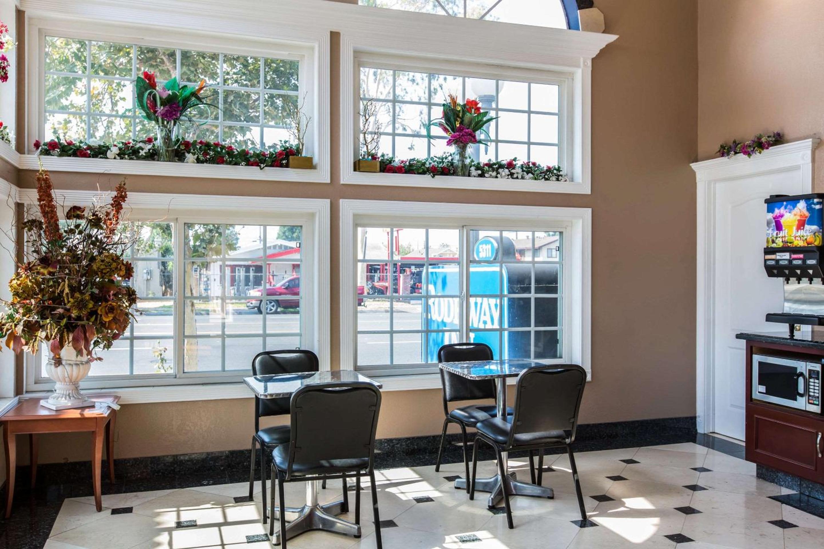 Rodeway Inn Cypress - Buena Park view 5