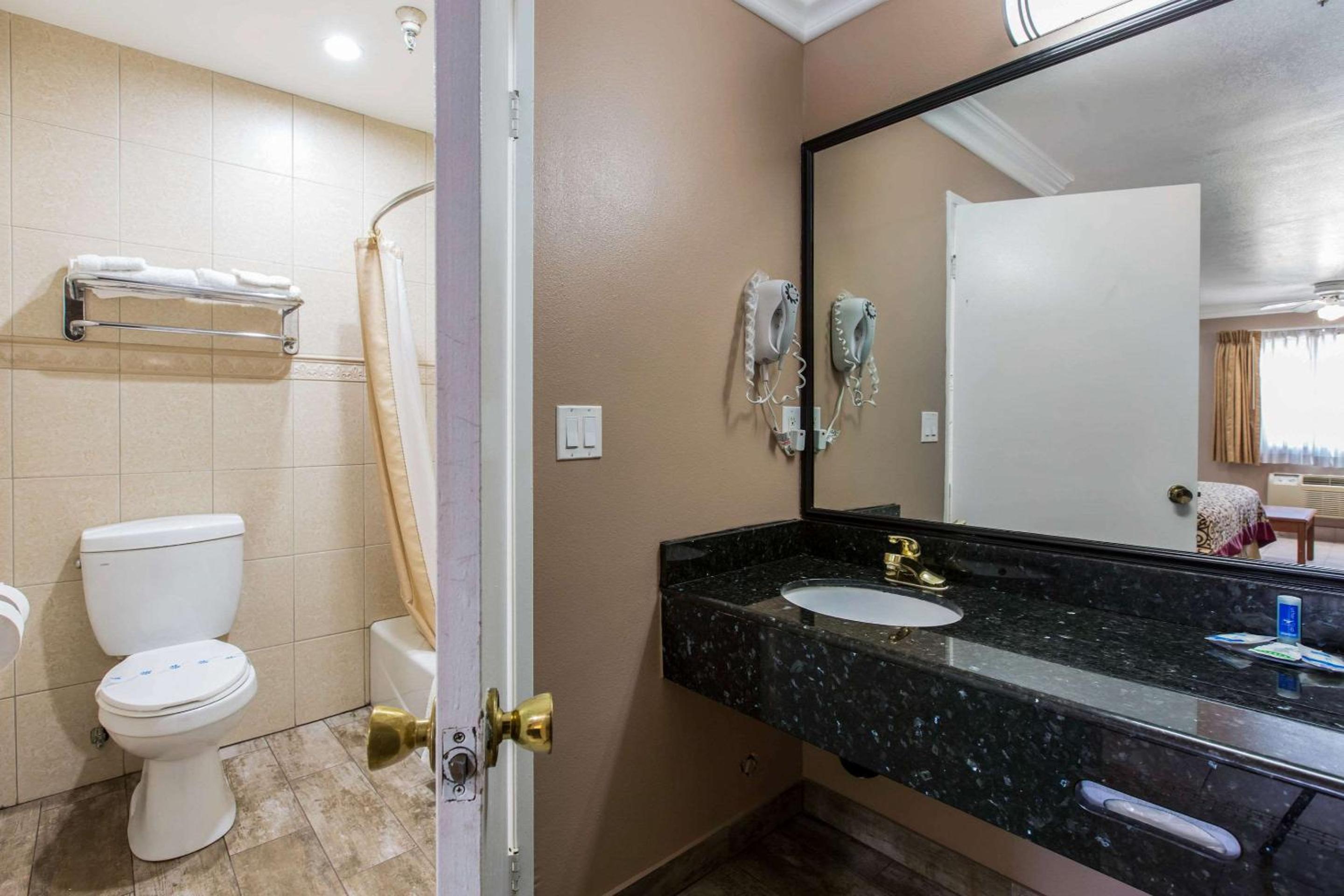 Rodeway Inn Cypress - Buena Park view 4