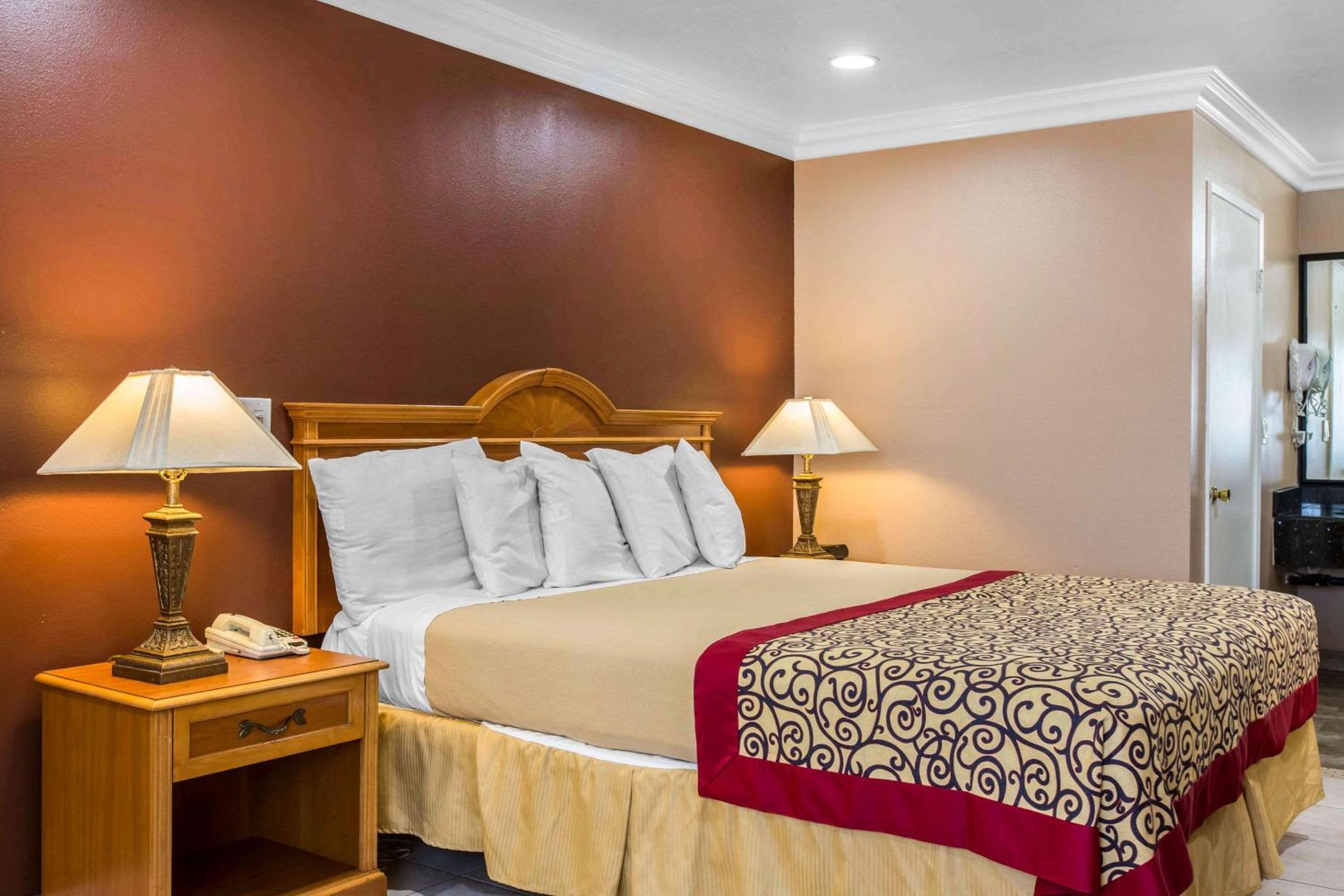 Rodeway Inn Cypress - Buena Park view 3