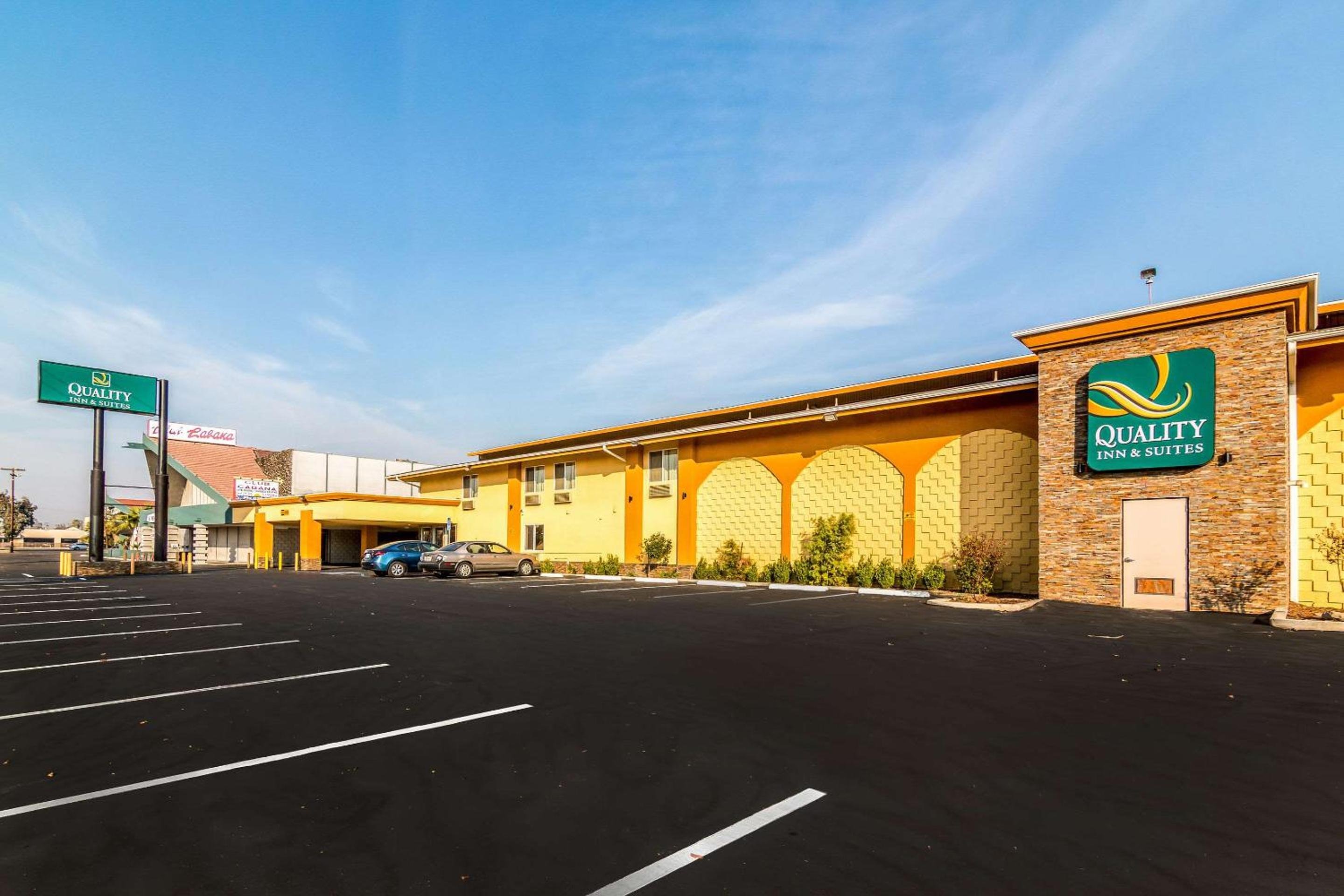 Hotel Quality Inn & Suites near Downtown Bakersfield - Image 1