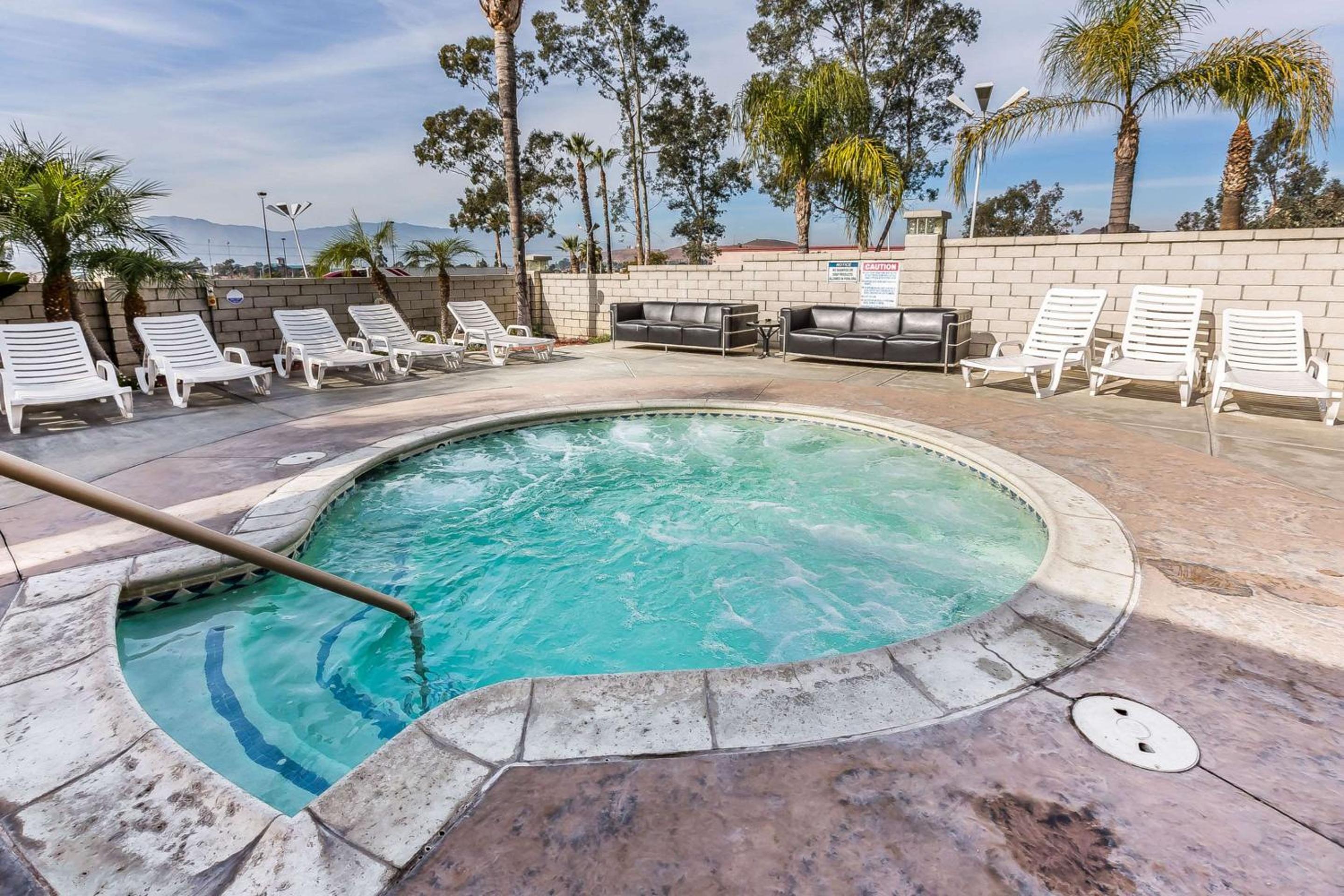 Econo Lodge Lake Elsinore Casino - Property Image 6