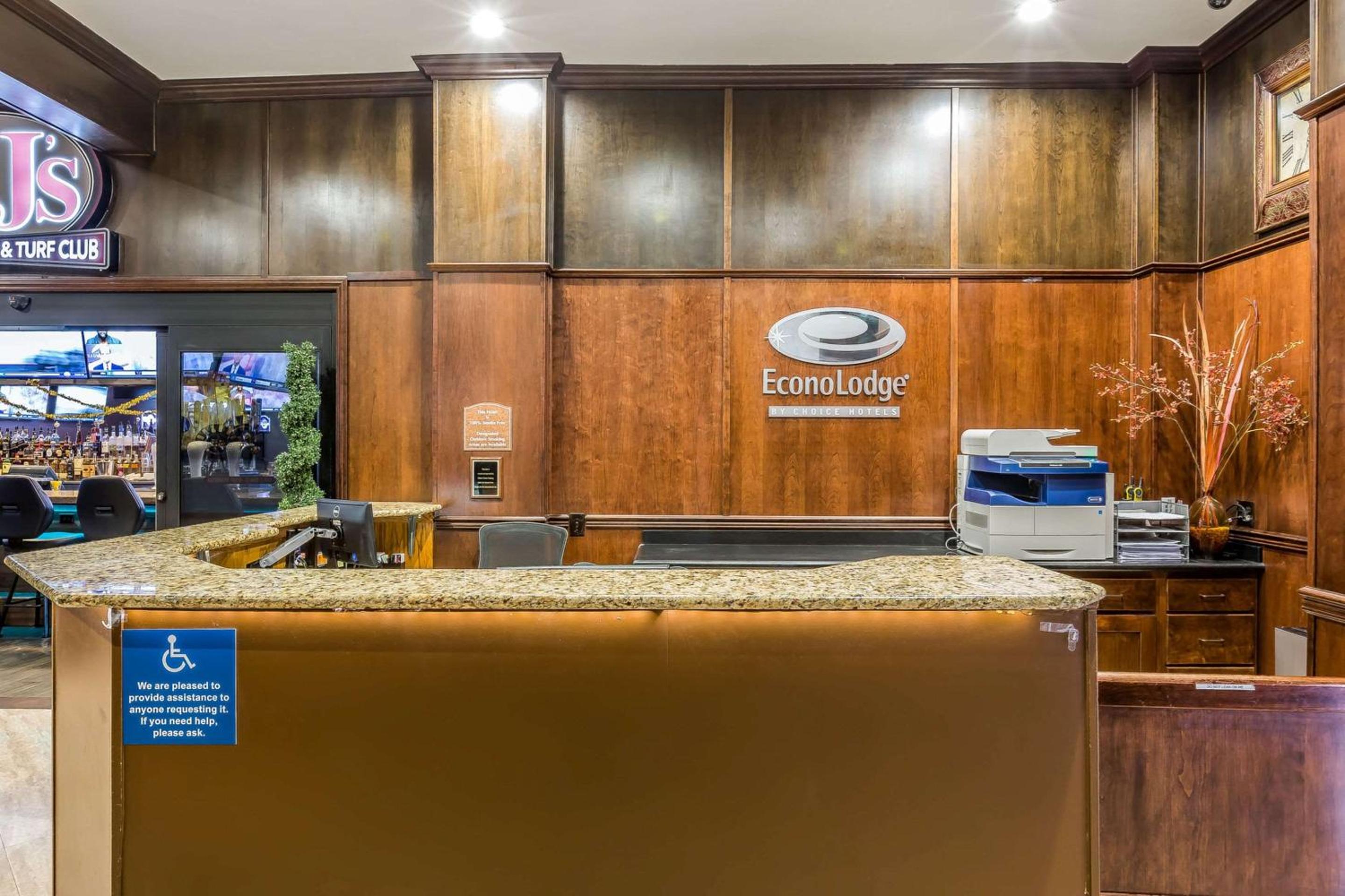 Econo Lodge Lake Elsinore Casino - Property Image 5