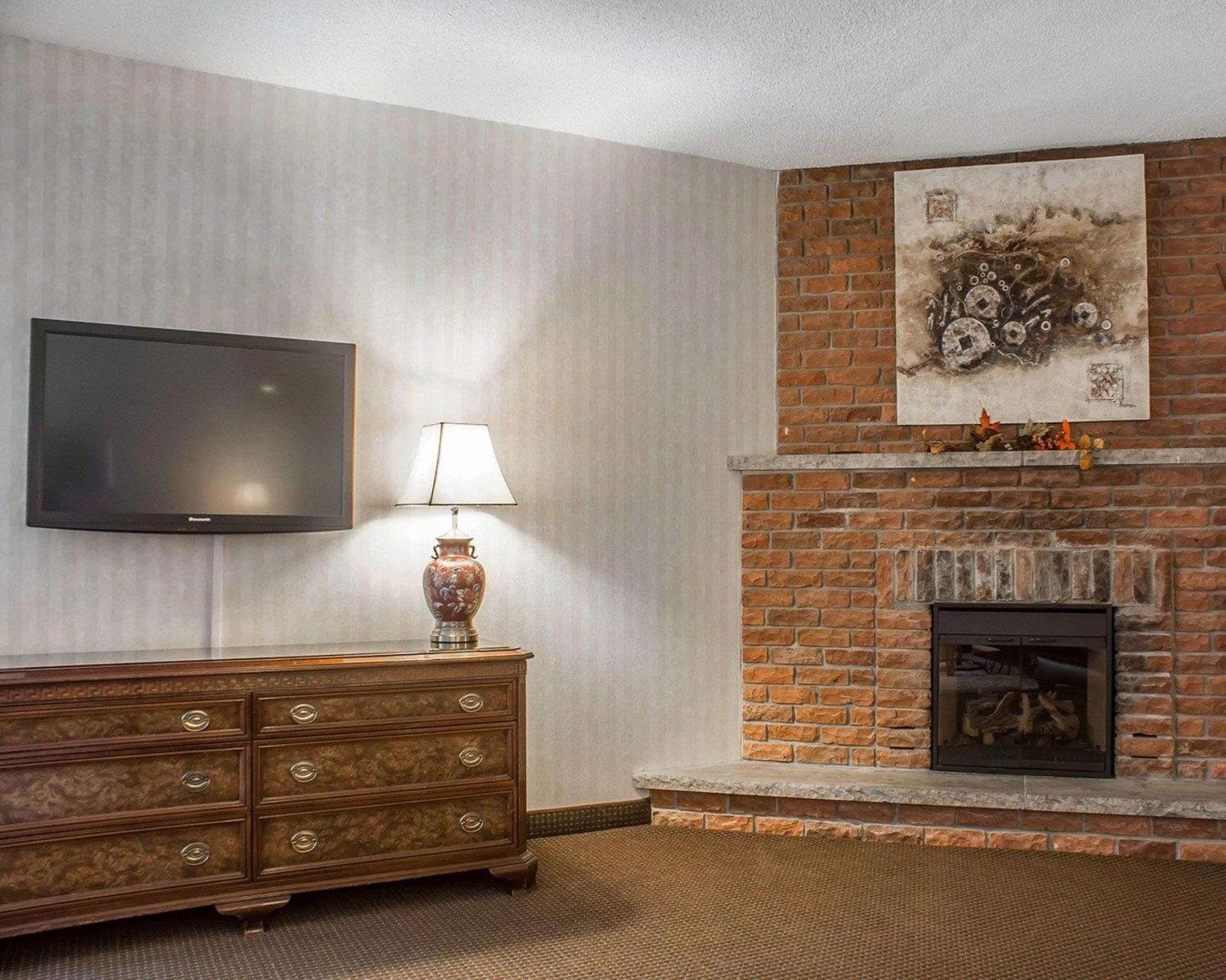 Woodstock Vacations - Quality Hotel  Suites Woodstock - Property Image 5