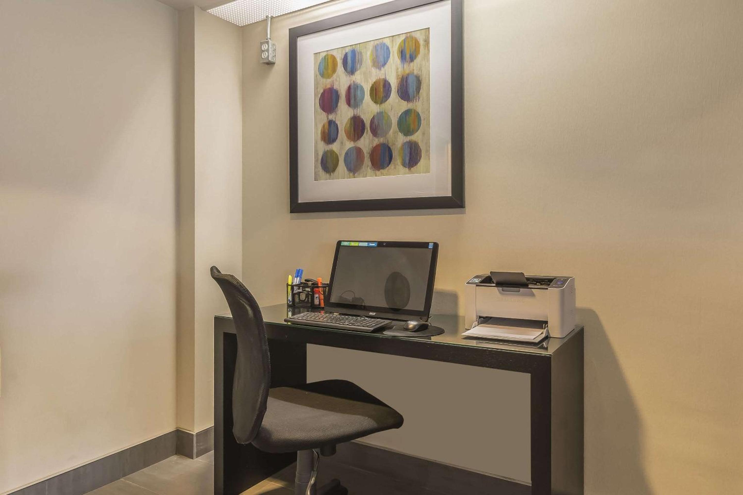 Belleville Vacations - Comfort Inn - Property Image 19