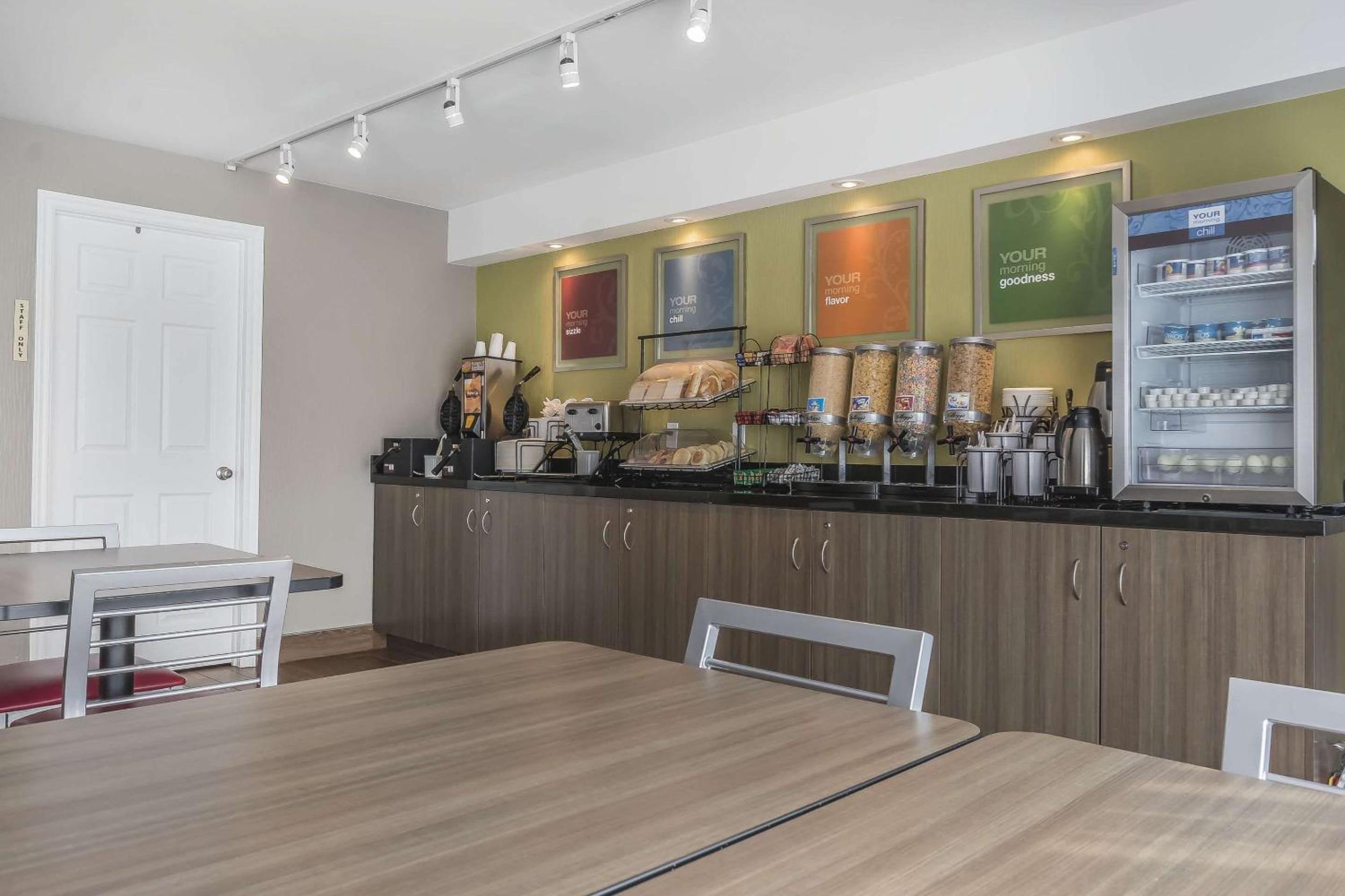 Belleville Vacations - Comfort Inn - Property Image 22