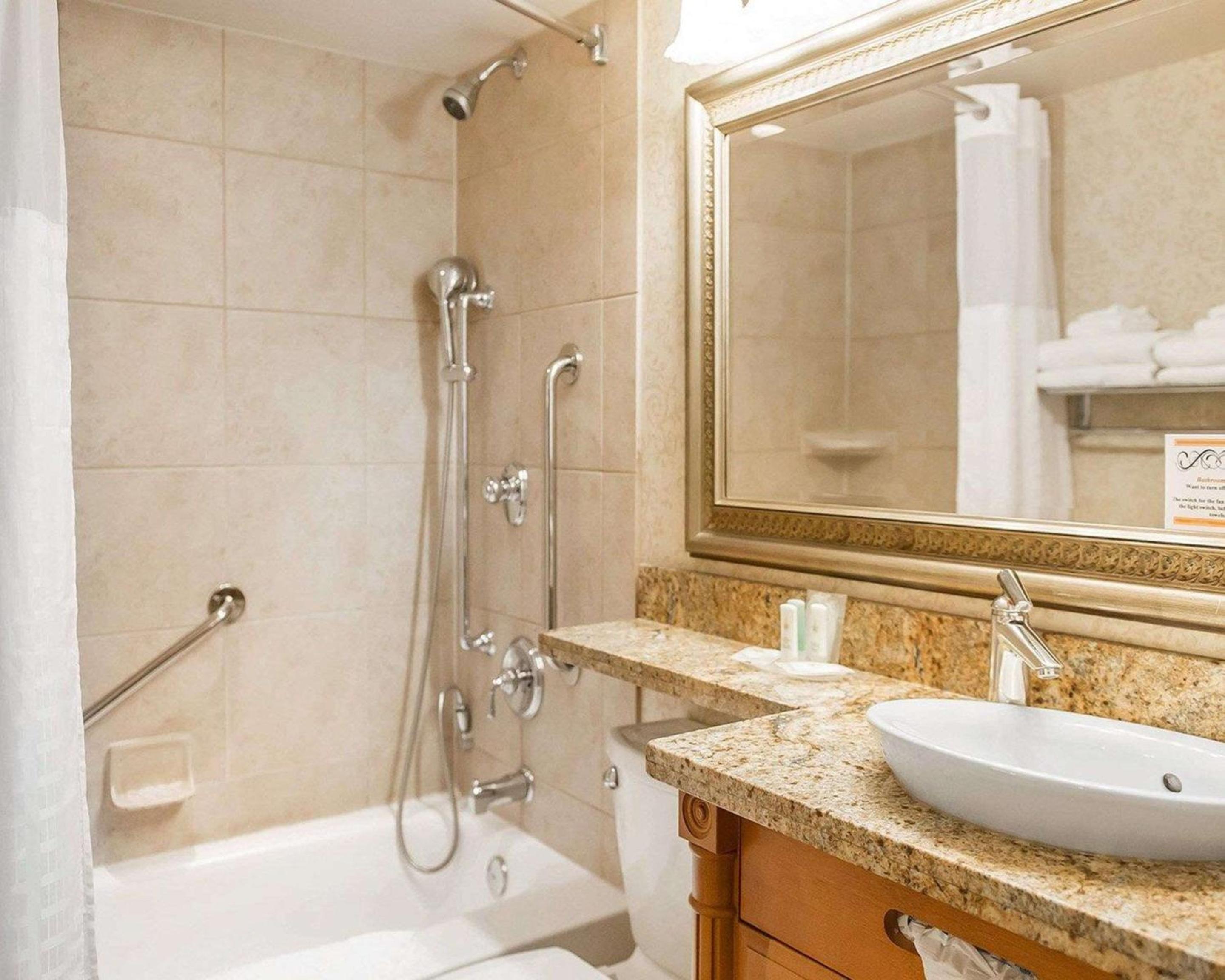 Brockville Vacations - Comfort Inn - Property Image 17