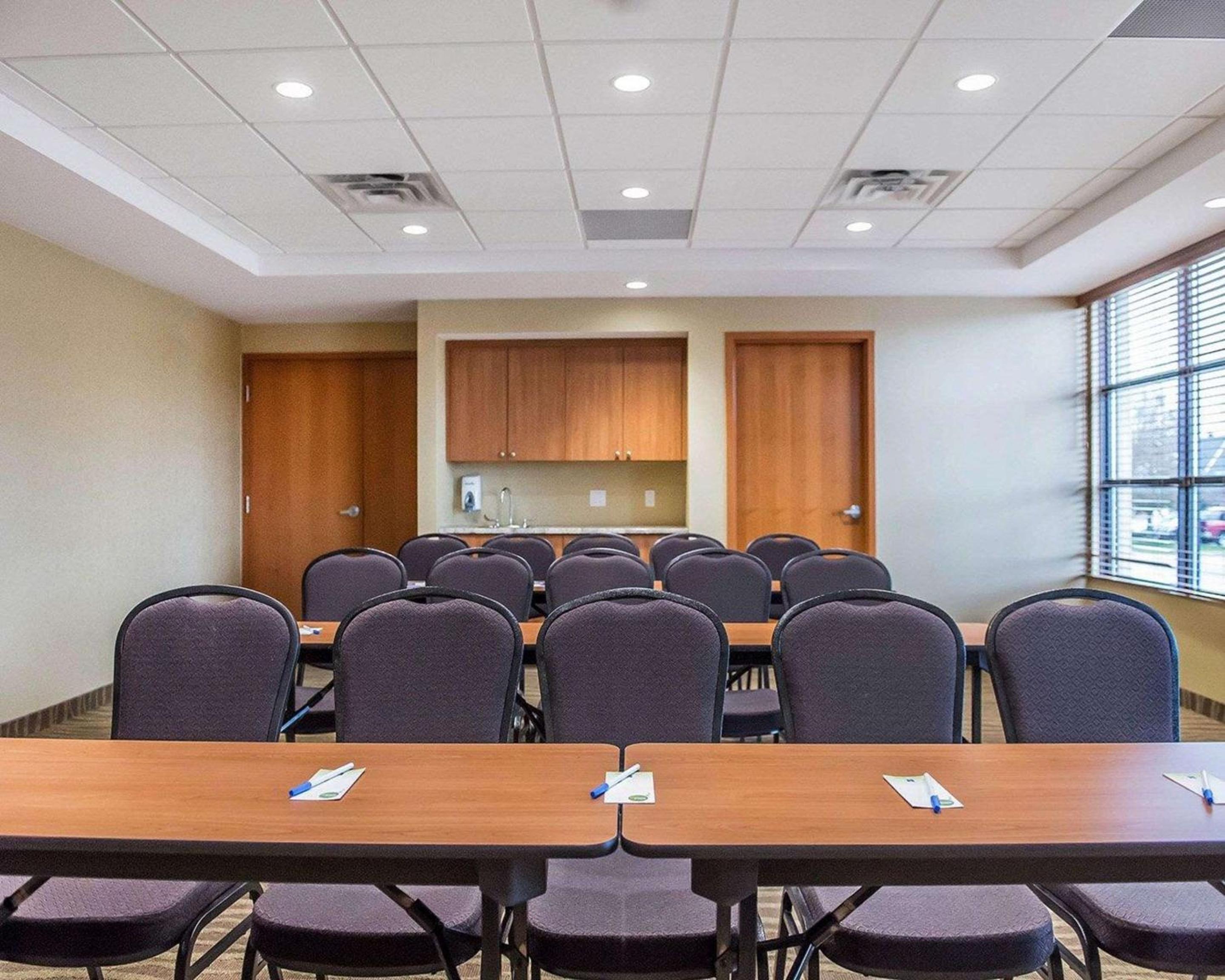 Brockville Vacations - Comfort Inn - Property Image 4