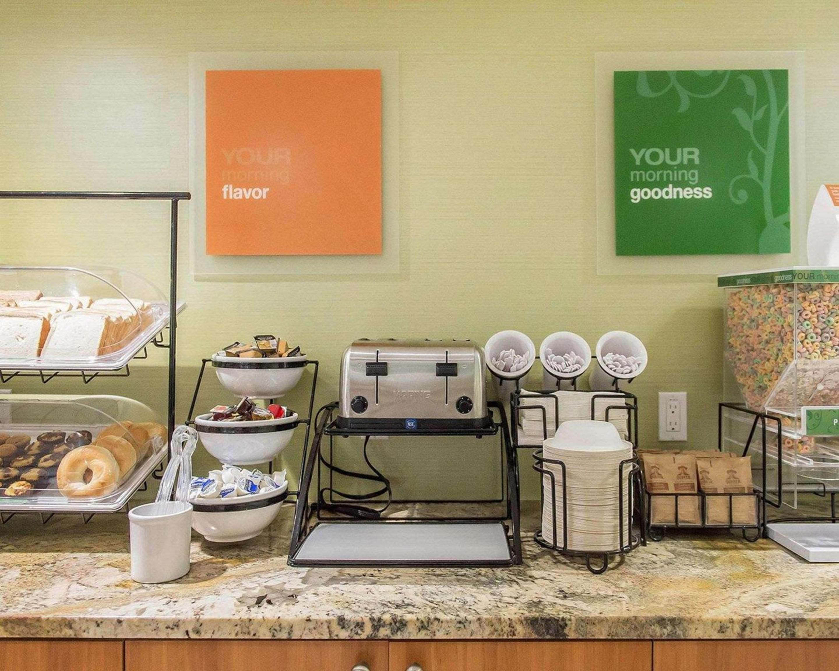 Brockville Vacations - Comfort Inn - Property Image 2