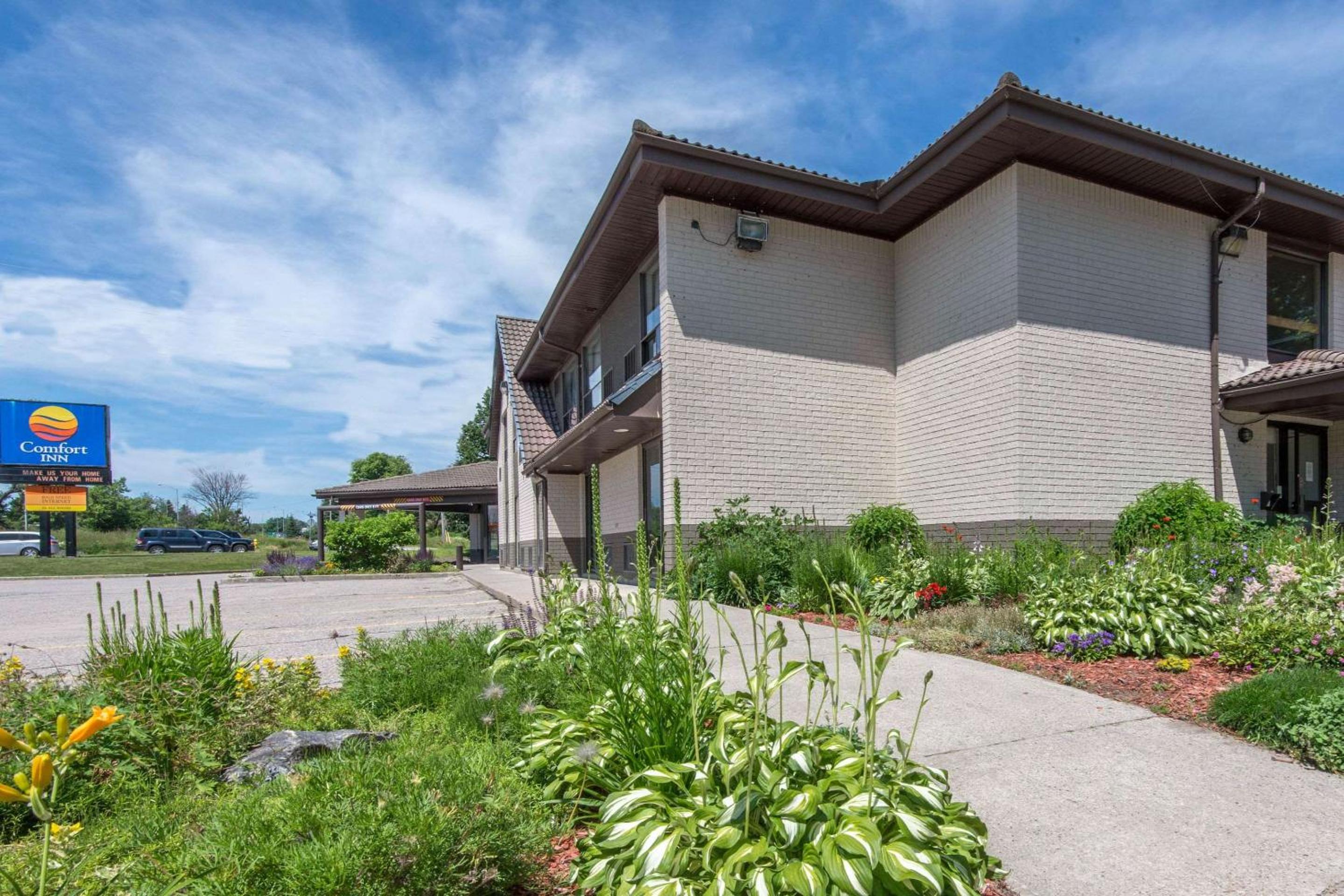 North Bay Vacations - Comfort Inn - Property Image 1