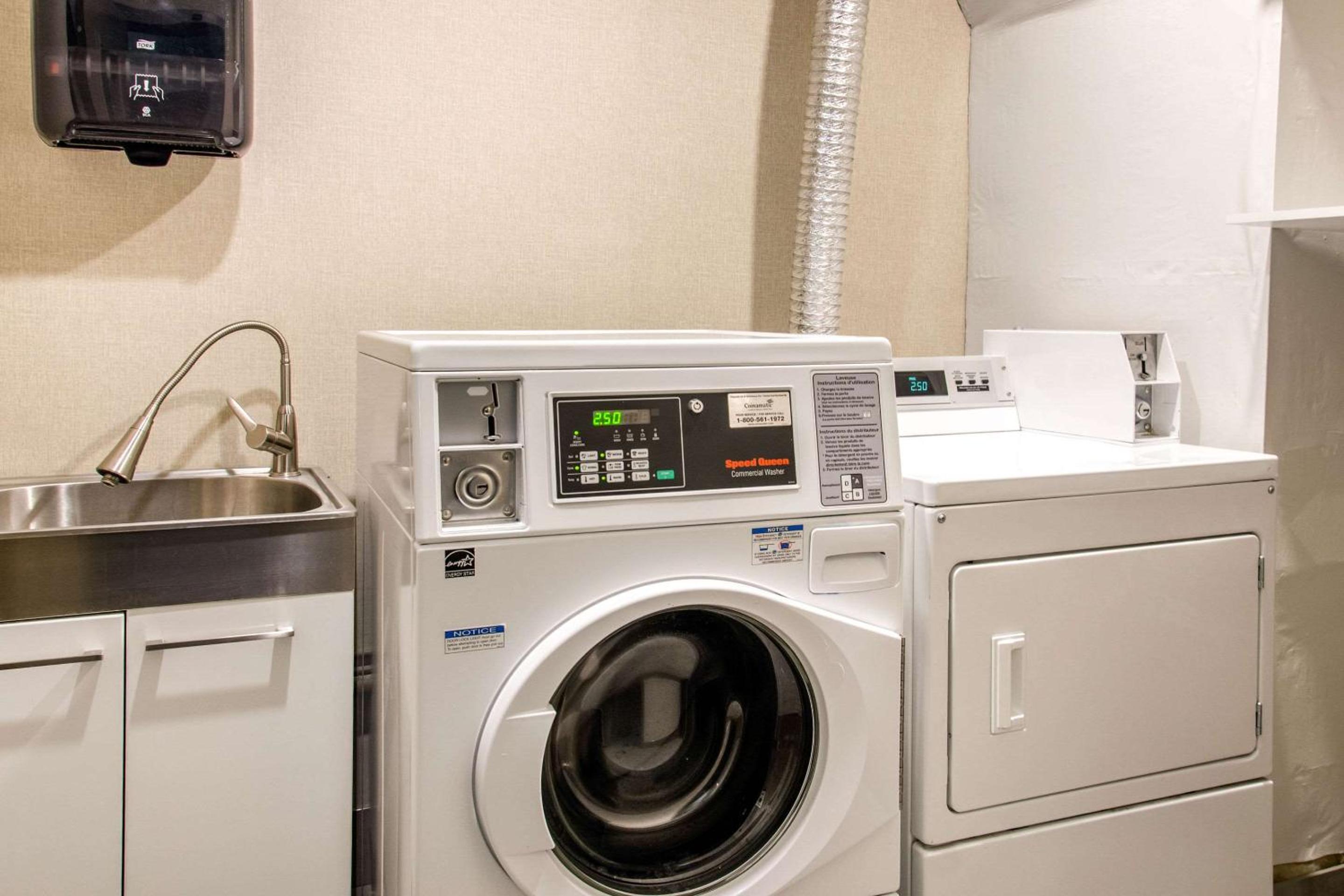 Comfort Inn Airport Dorval - Property Image 4