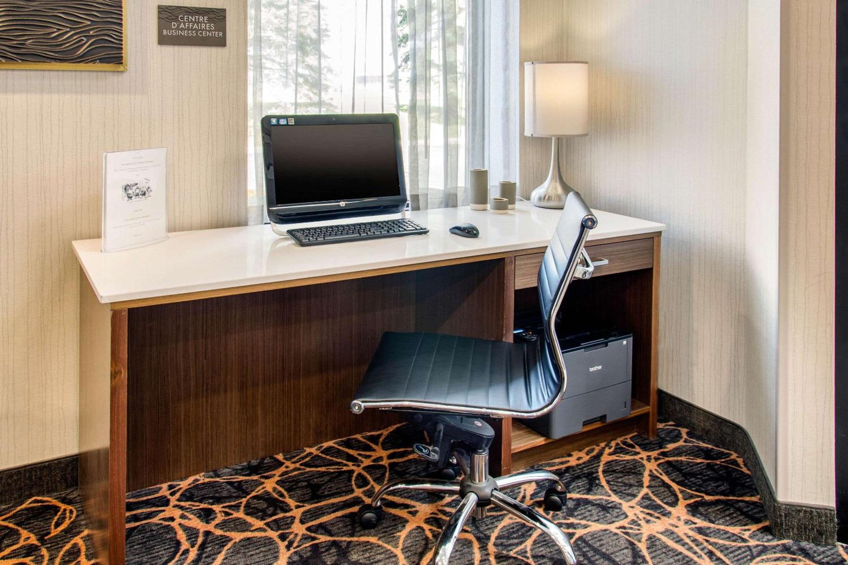 Comfort Inn Airport Dorval - Property Image 7
