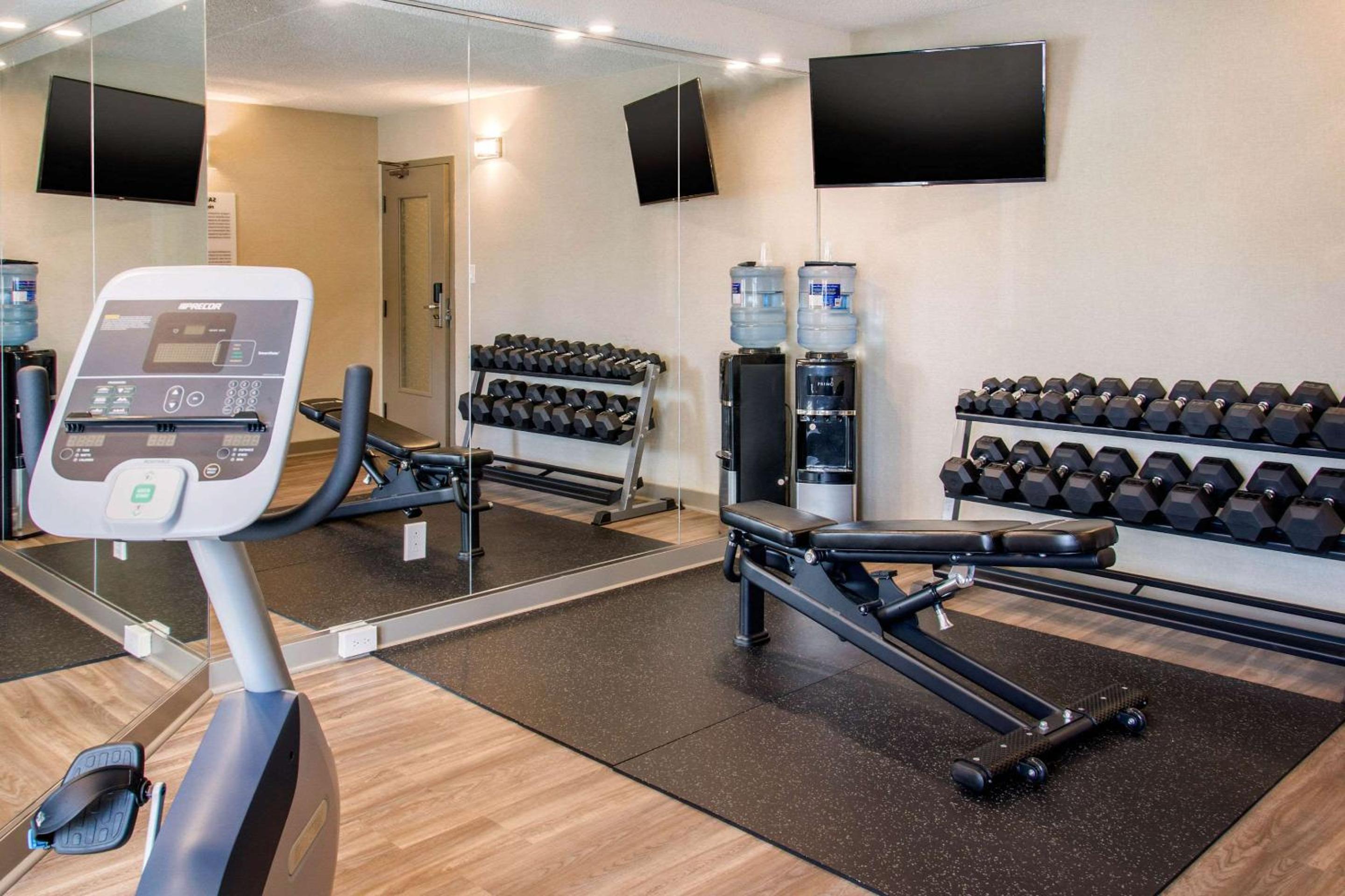 Comfort Inn Airport Dorval - Property Image 9