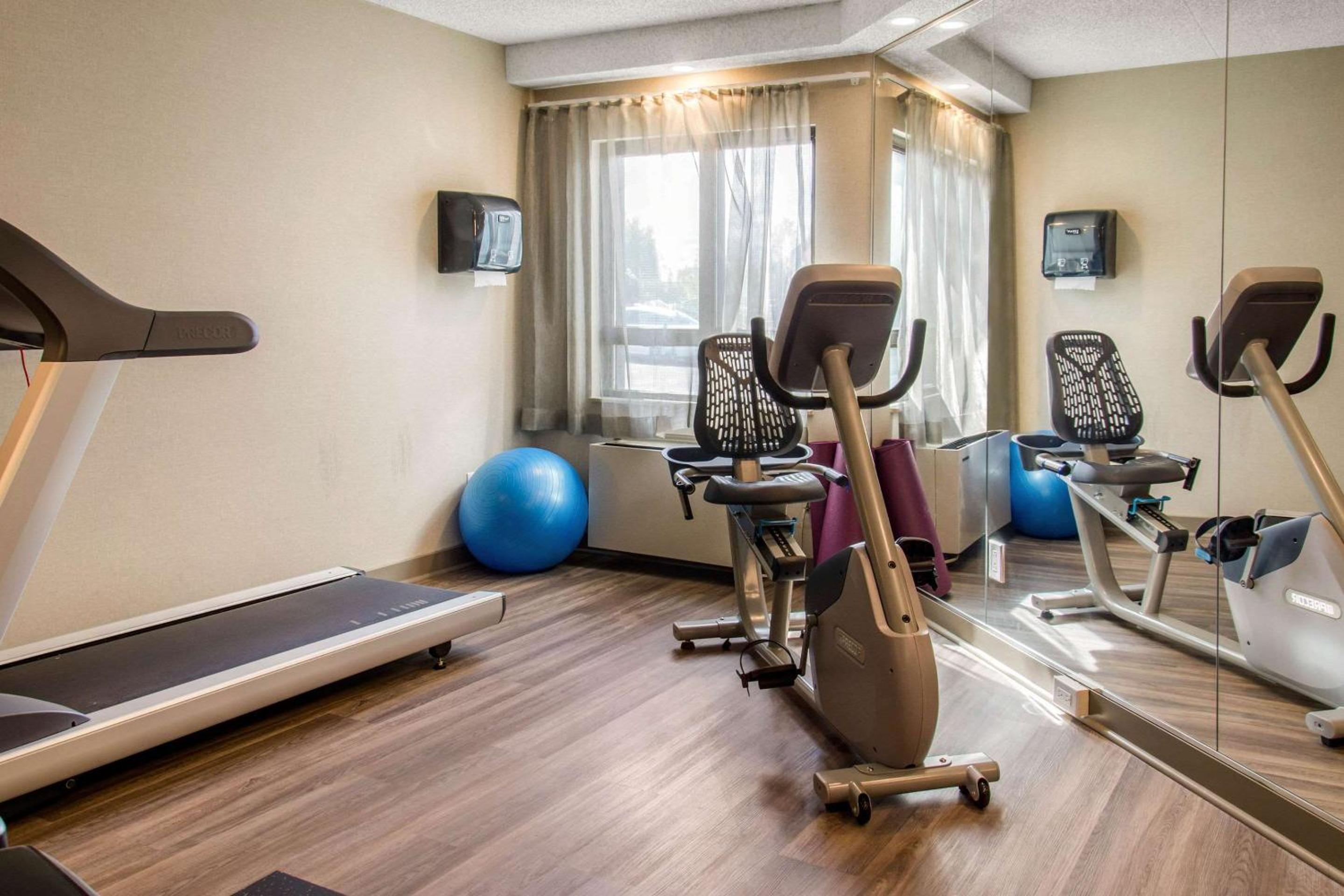 Comfort Inn Airport Dorval - Property Image 8