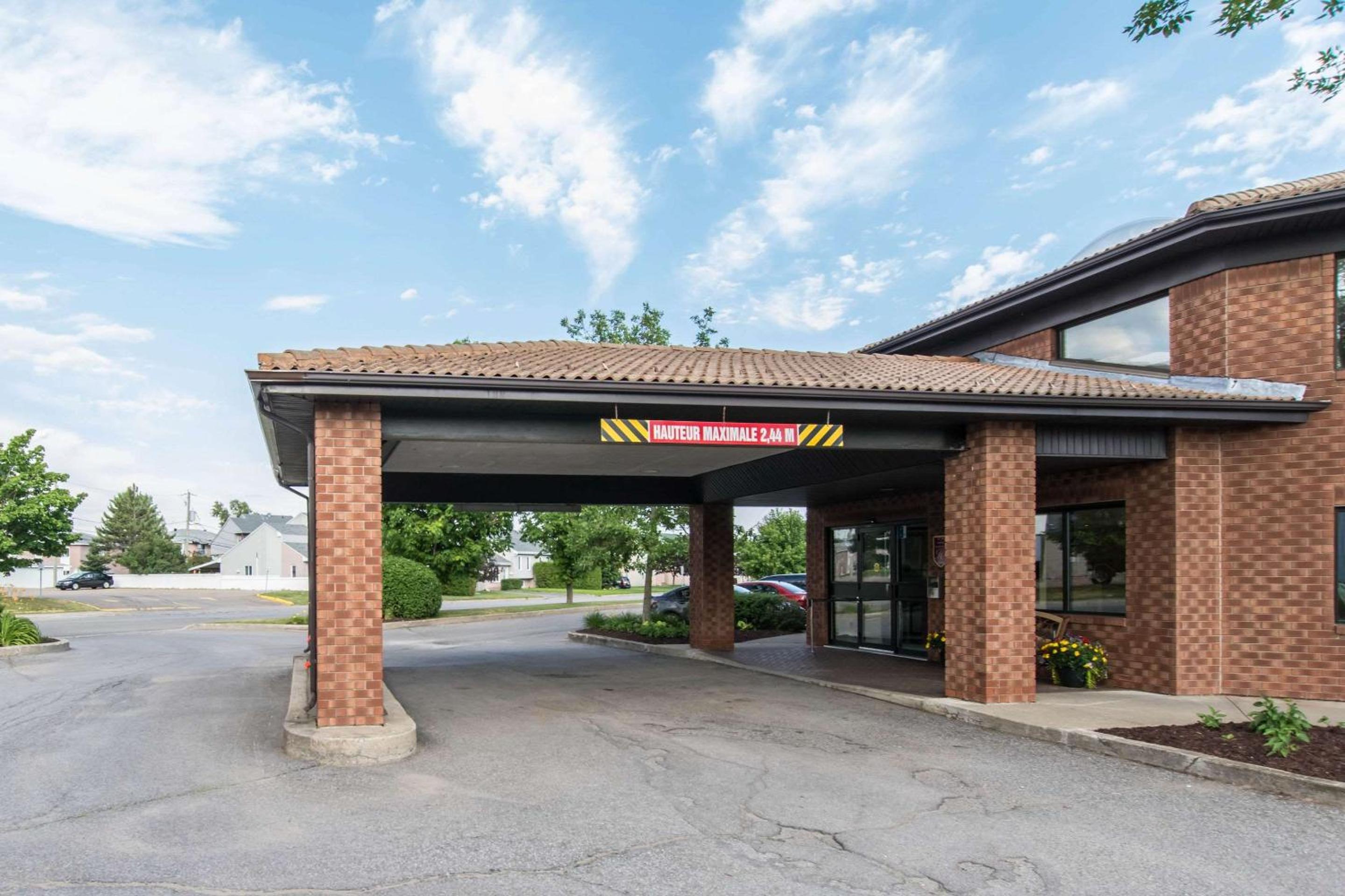 Trois-rivieres Vacations - Comfort Inn - Property Image 1