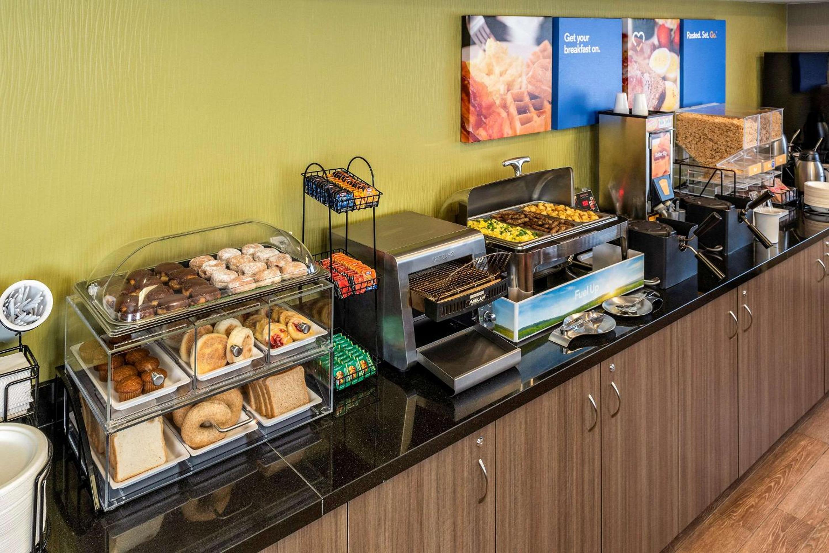 Regina Vacations - Comfort Inn - Property Image 25