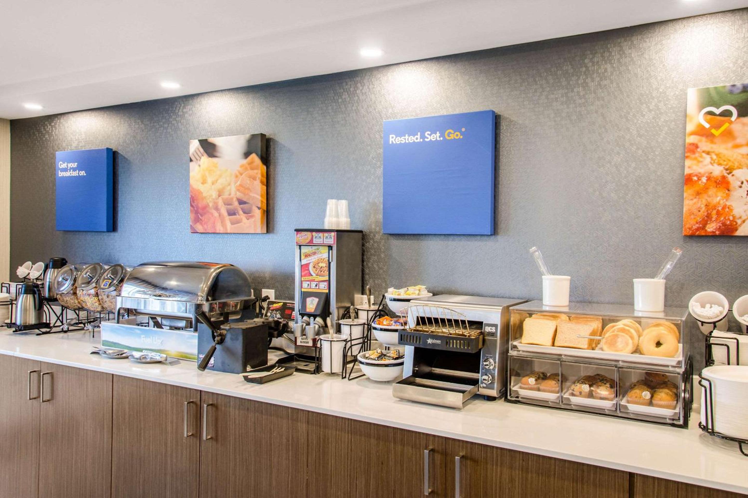 Comfort Inn Airport Dorval - Property Image 6