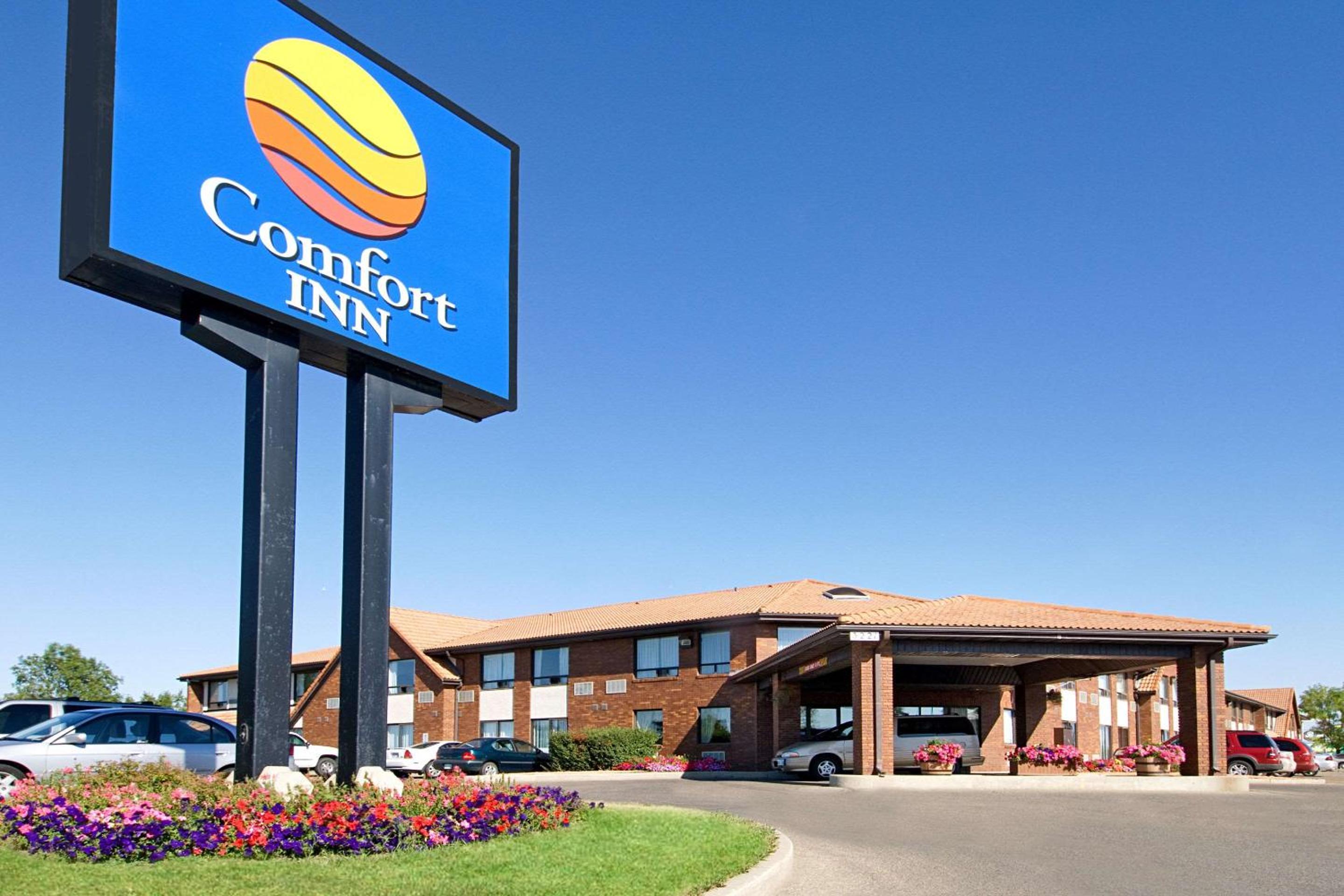 Regina Vacations - Comfort Inn - Property Image 1