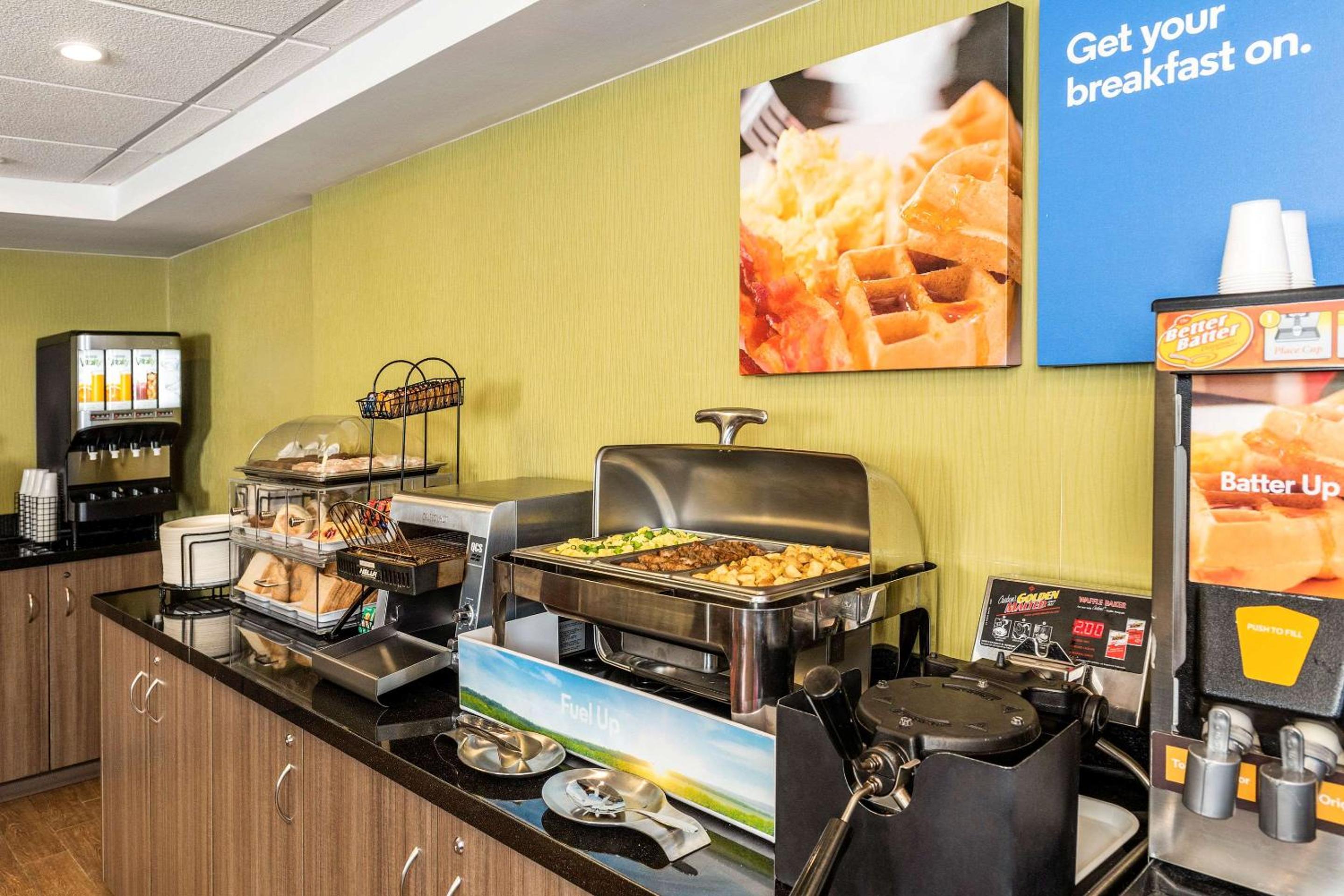 Regina Vacations - Comfort Inn - Property Image 6