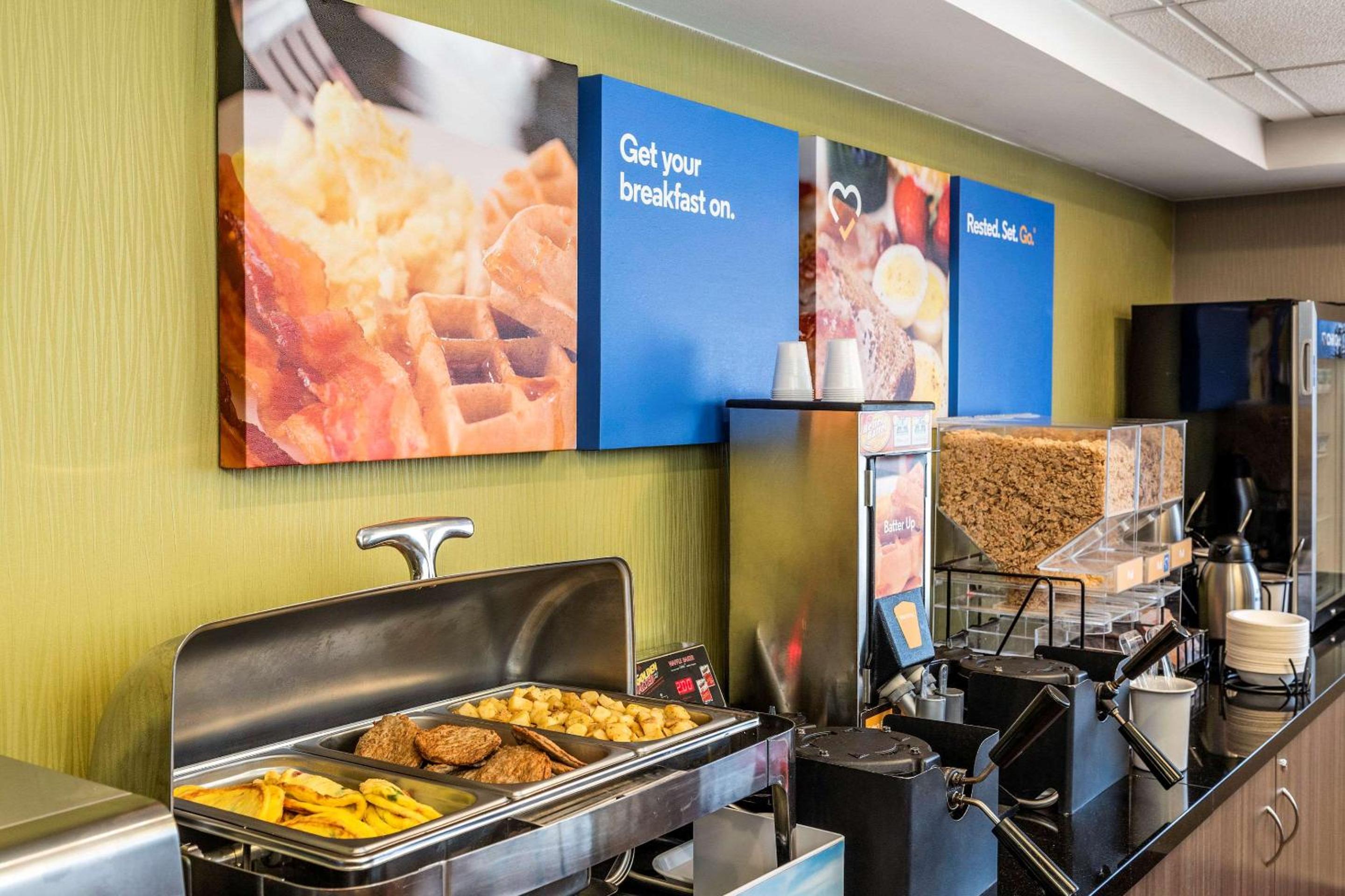 Regina Vacations - Comfort Inn - Property Image 8