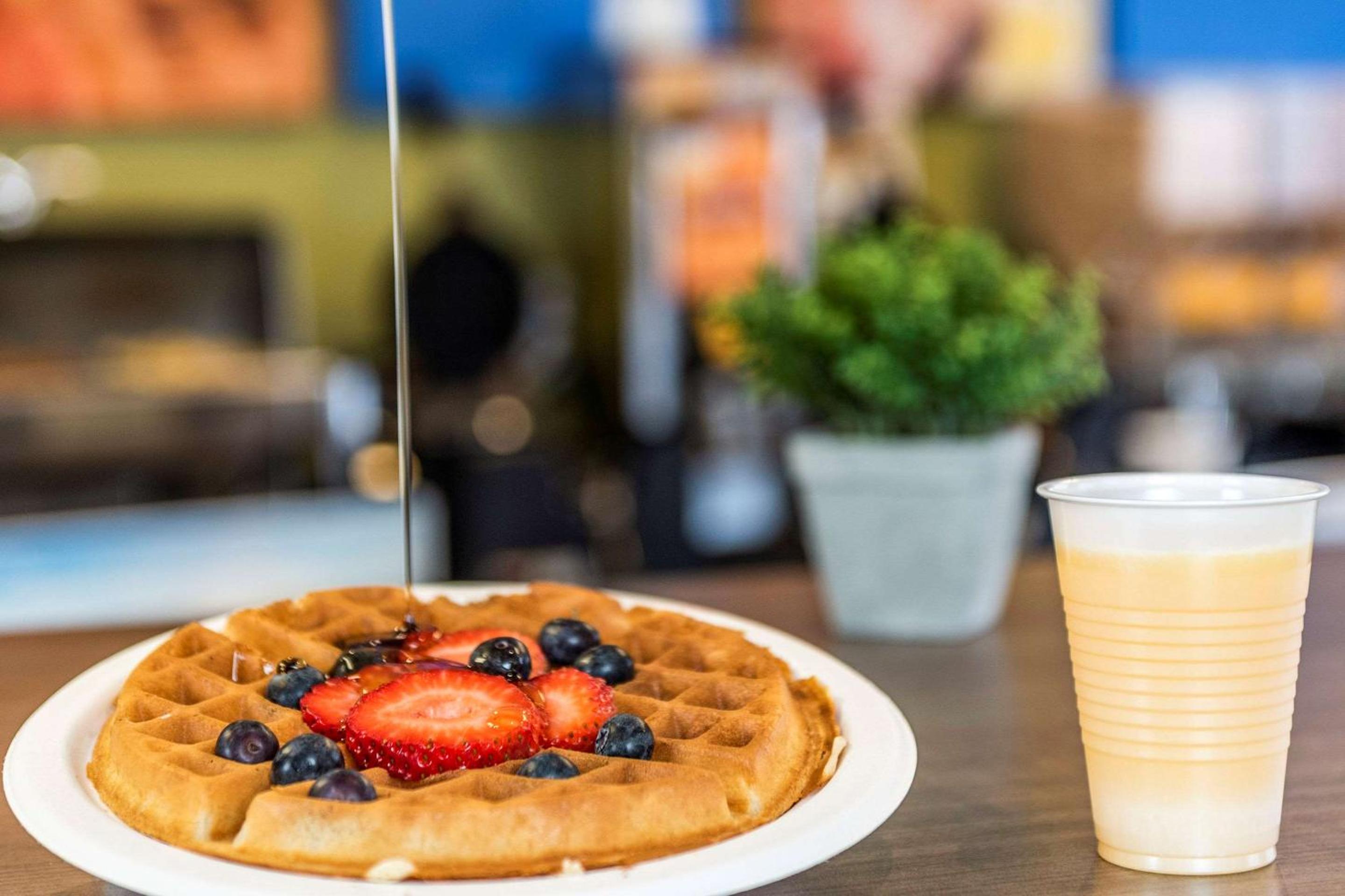 Regina Vacations - Comfort Inn - Property Image 10