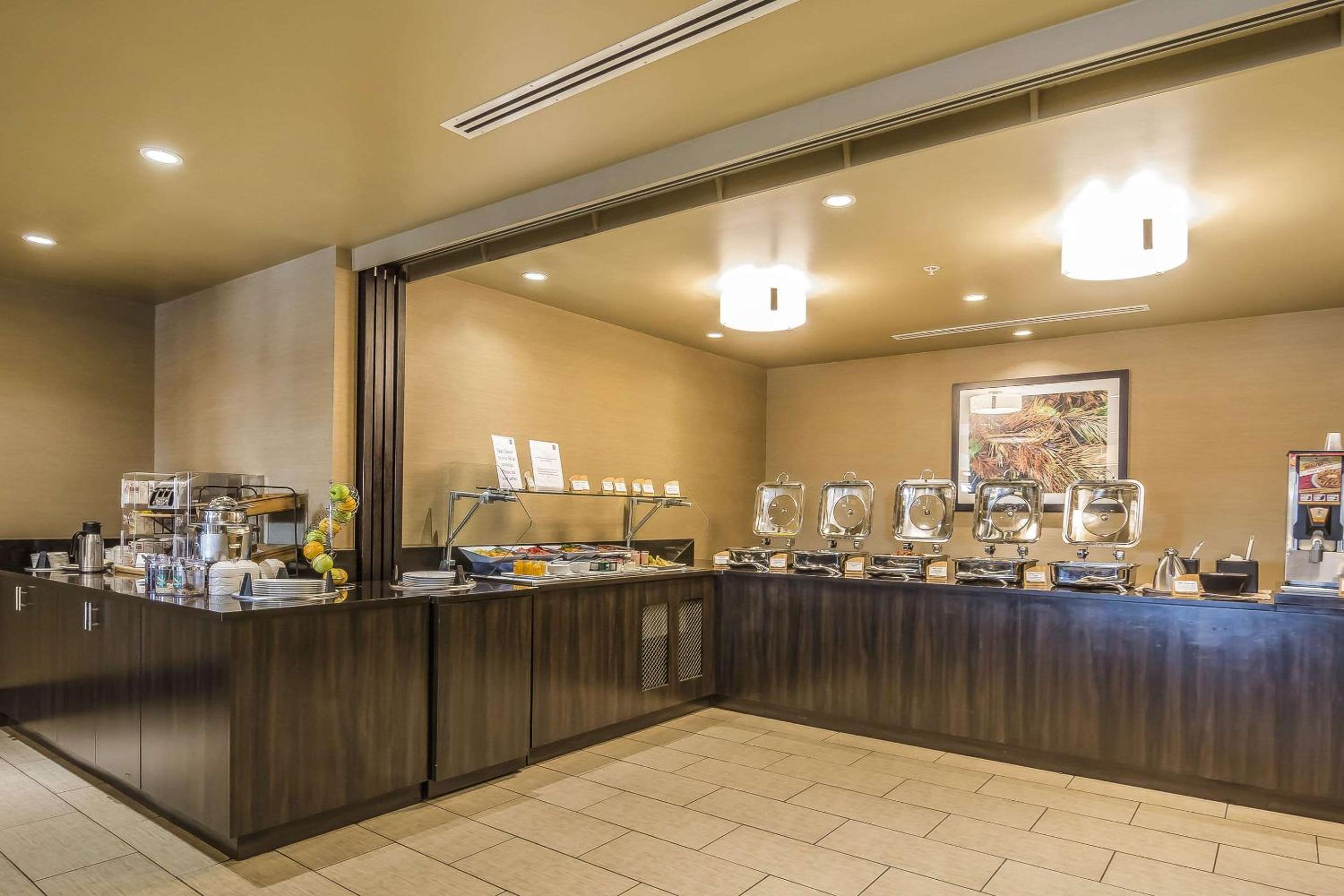 Fort Mcmurray Vacations - Quality Hotel  Conference Centre - Property Image 9