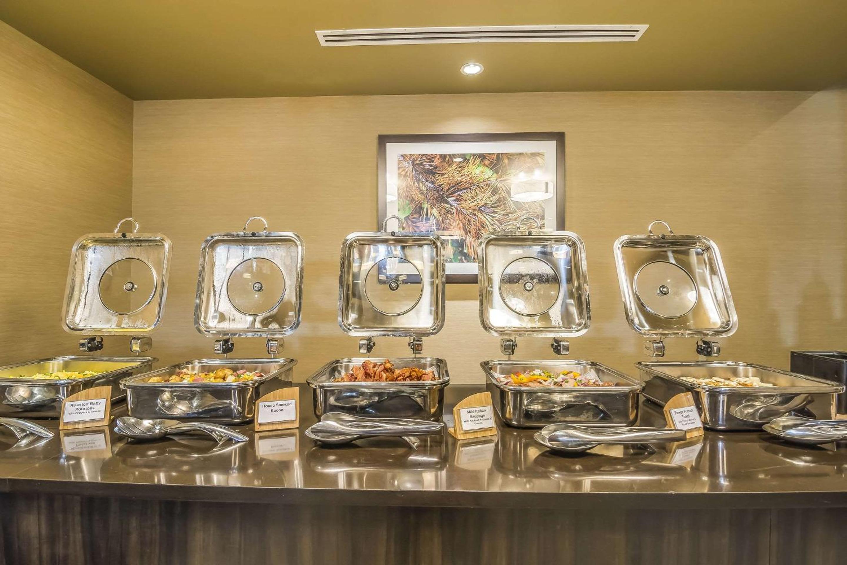 Fort Mcmurray Vacations - Quality Hotel  Conference Centre - Property Image 8