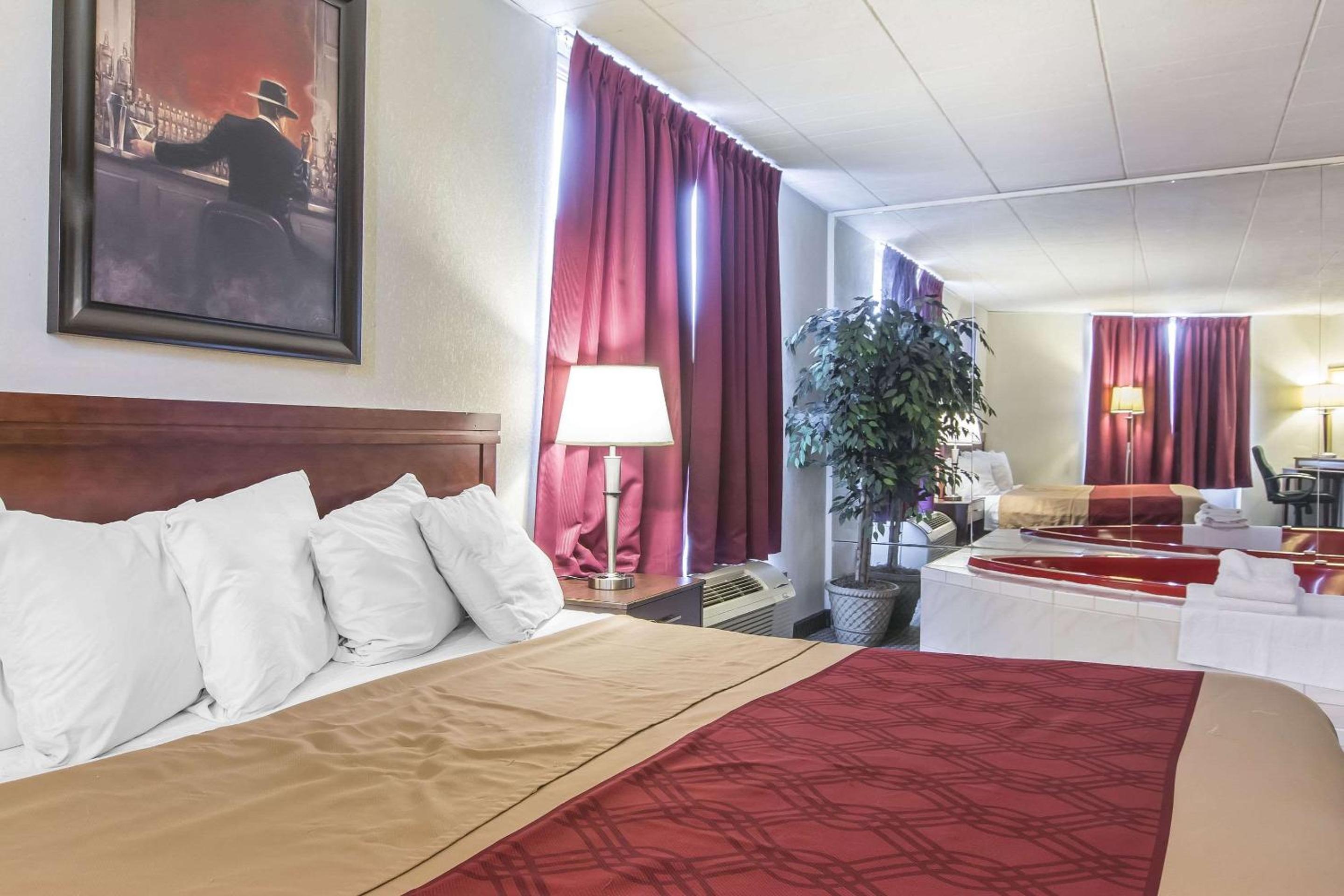 Orillia Vacations - Econo Lodge - Property Image 10