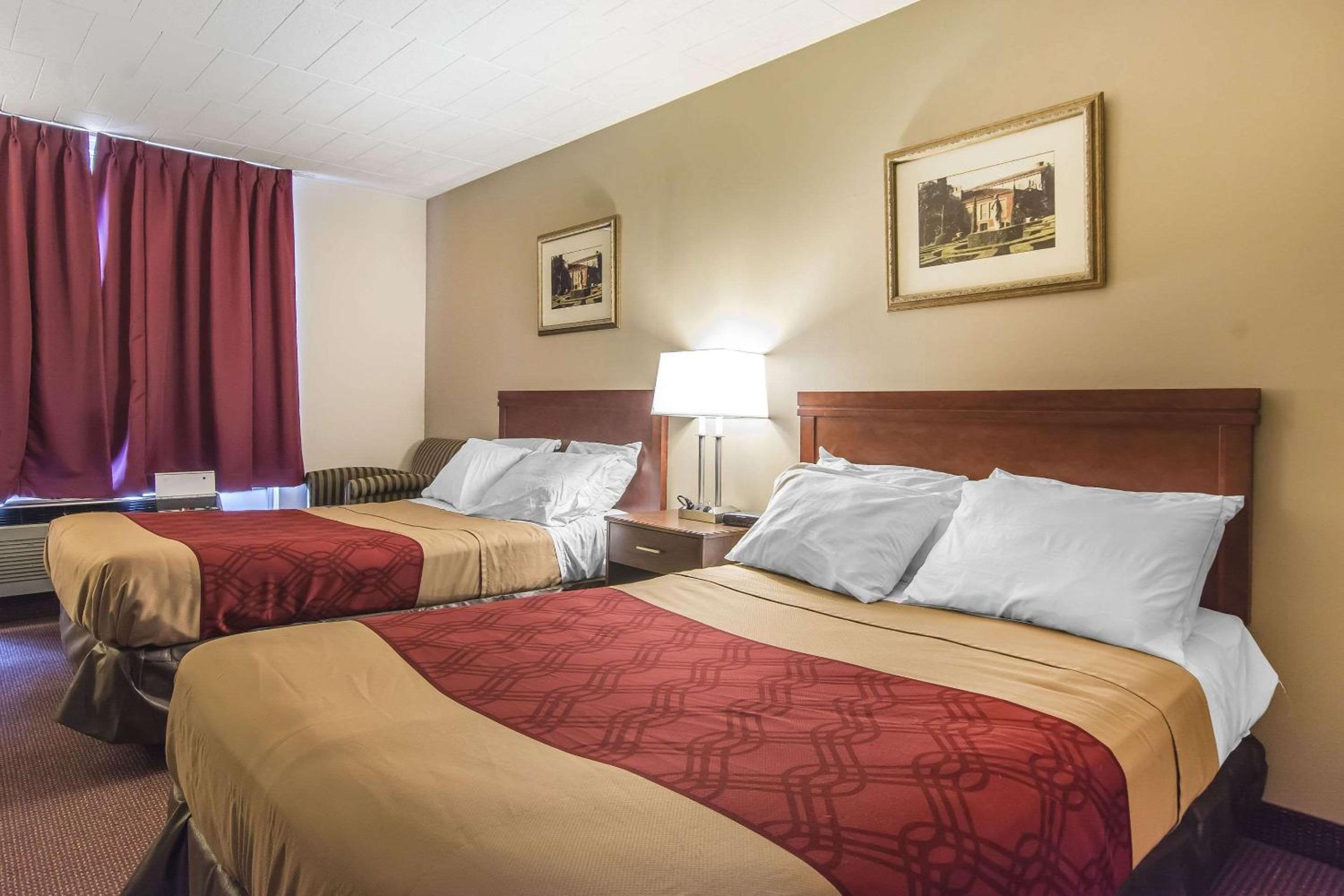Orillia Vacations - Econo Lodge - Property Image 3