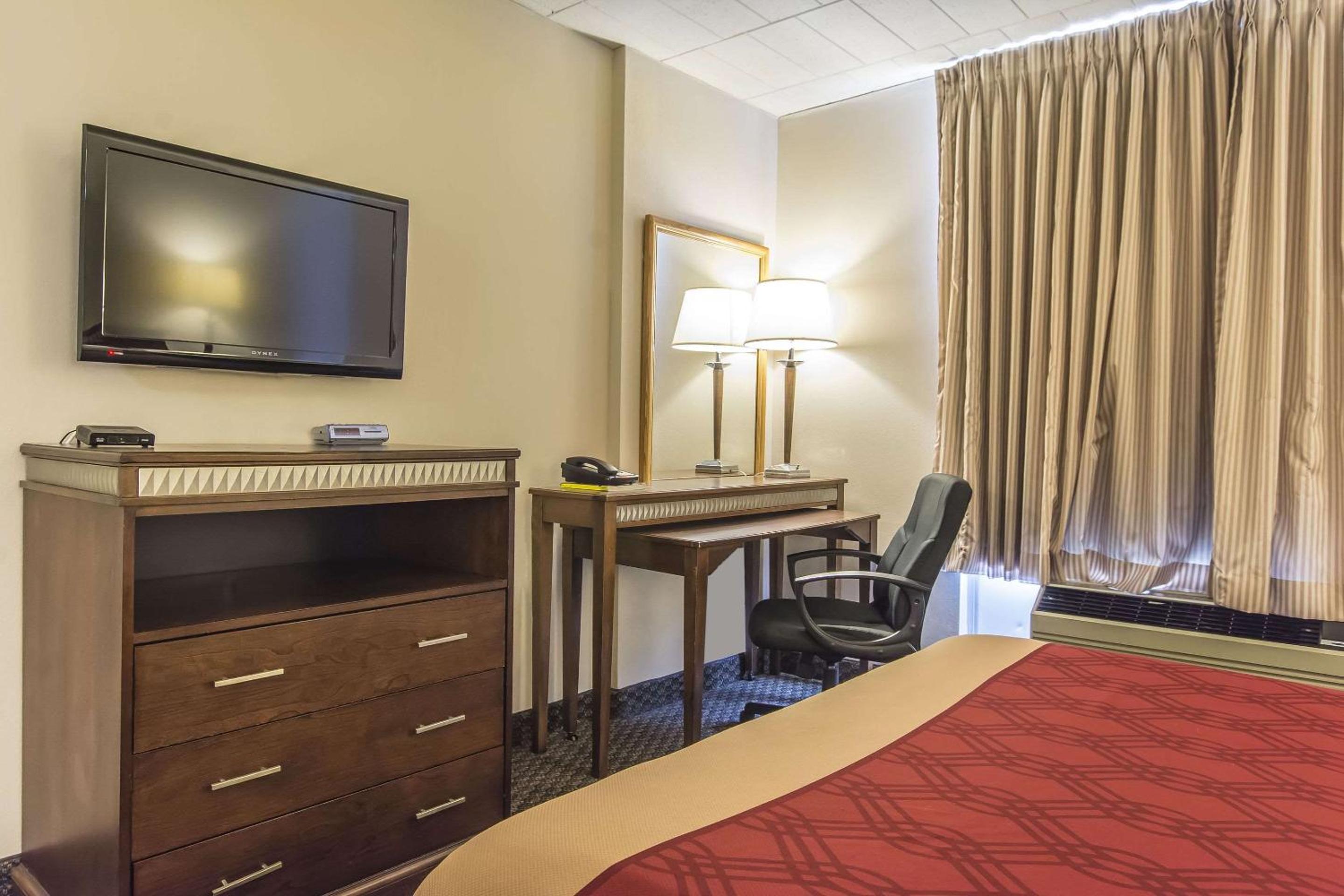 Orillia Vacations - Econo Lodge - Property Image 4