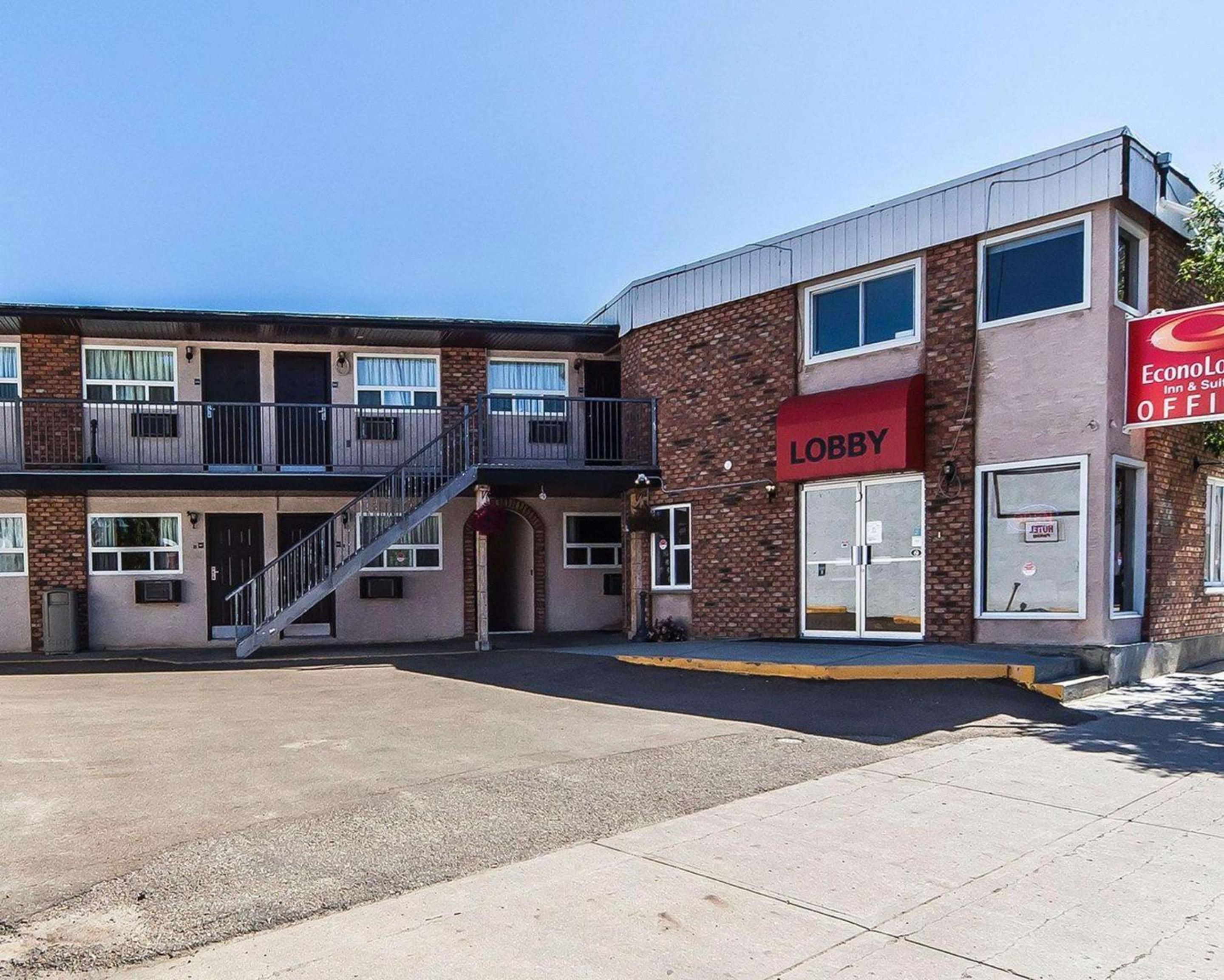 Econo Lodge Inn & Suites Drumheller - Image 2