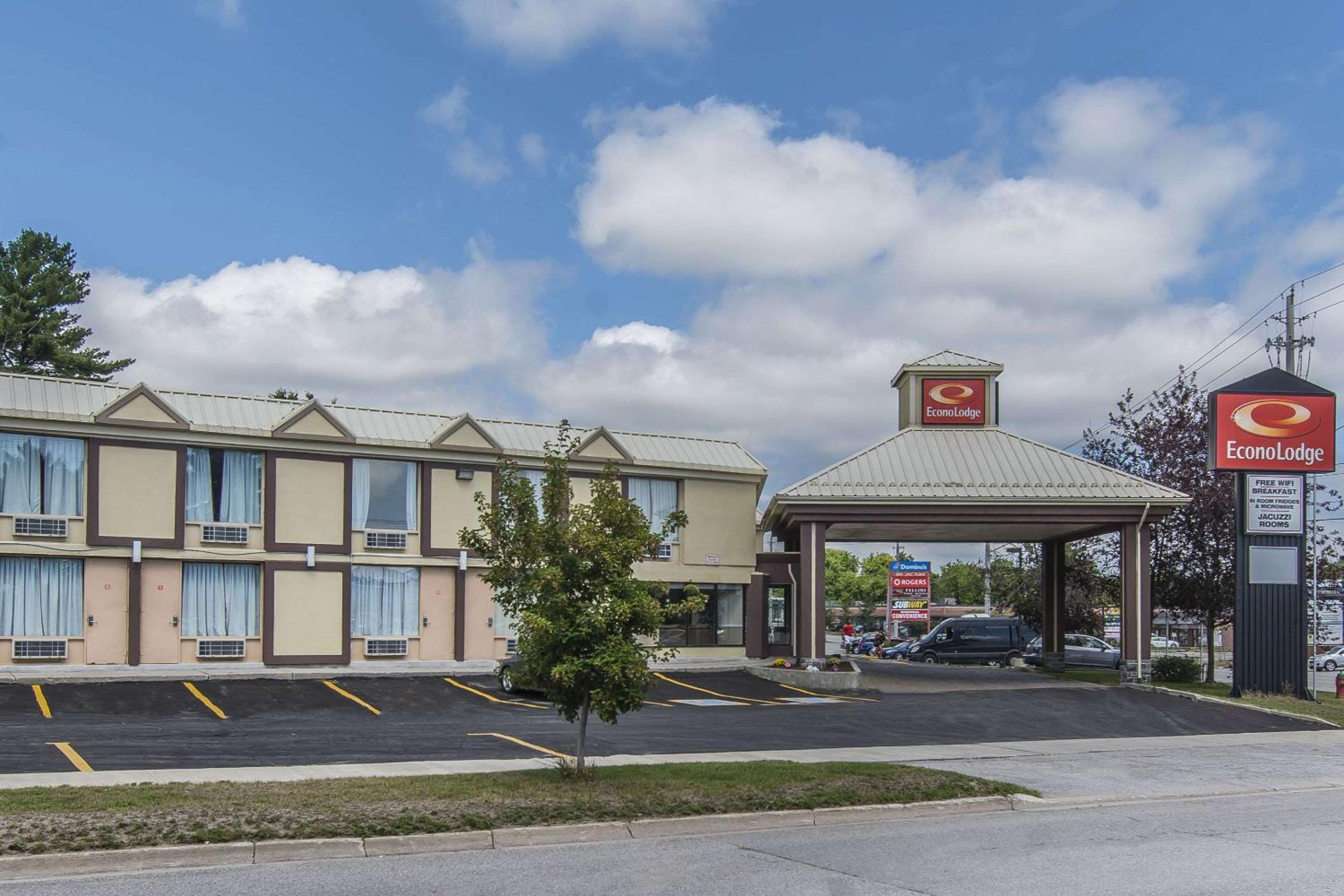 Orillia Vacations - Econo Lodge - Property Image 12