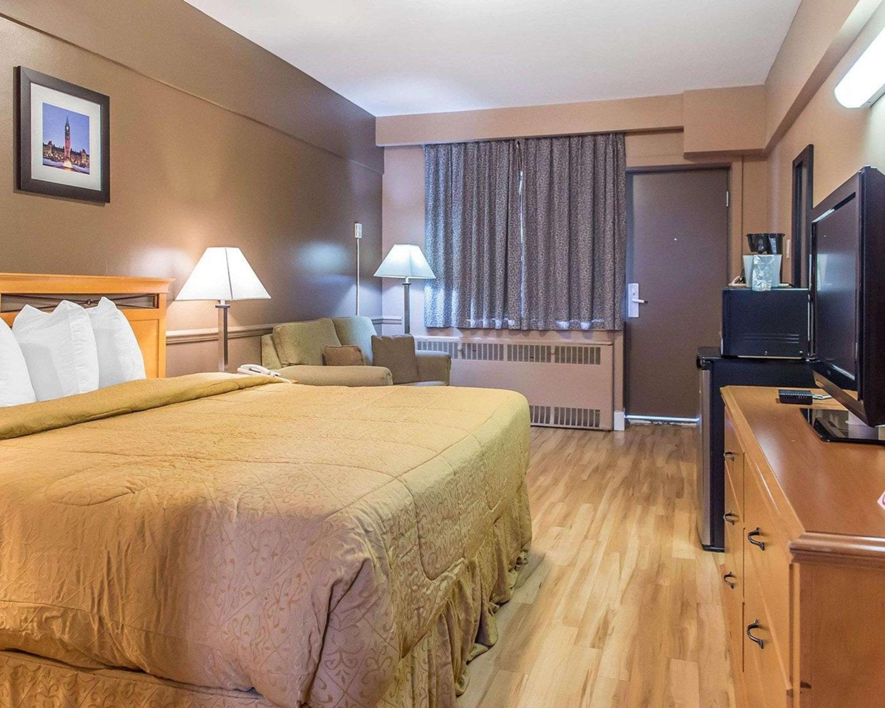 Econo Lodge Downtown - Image 3