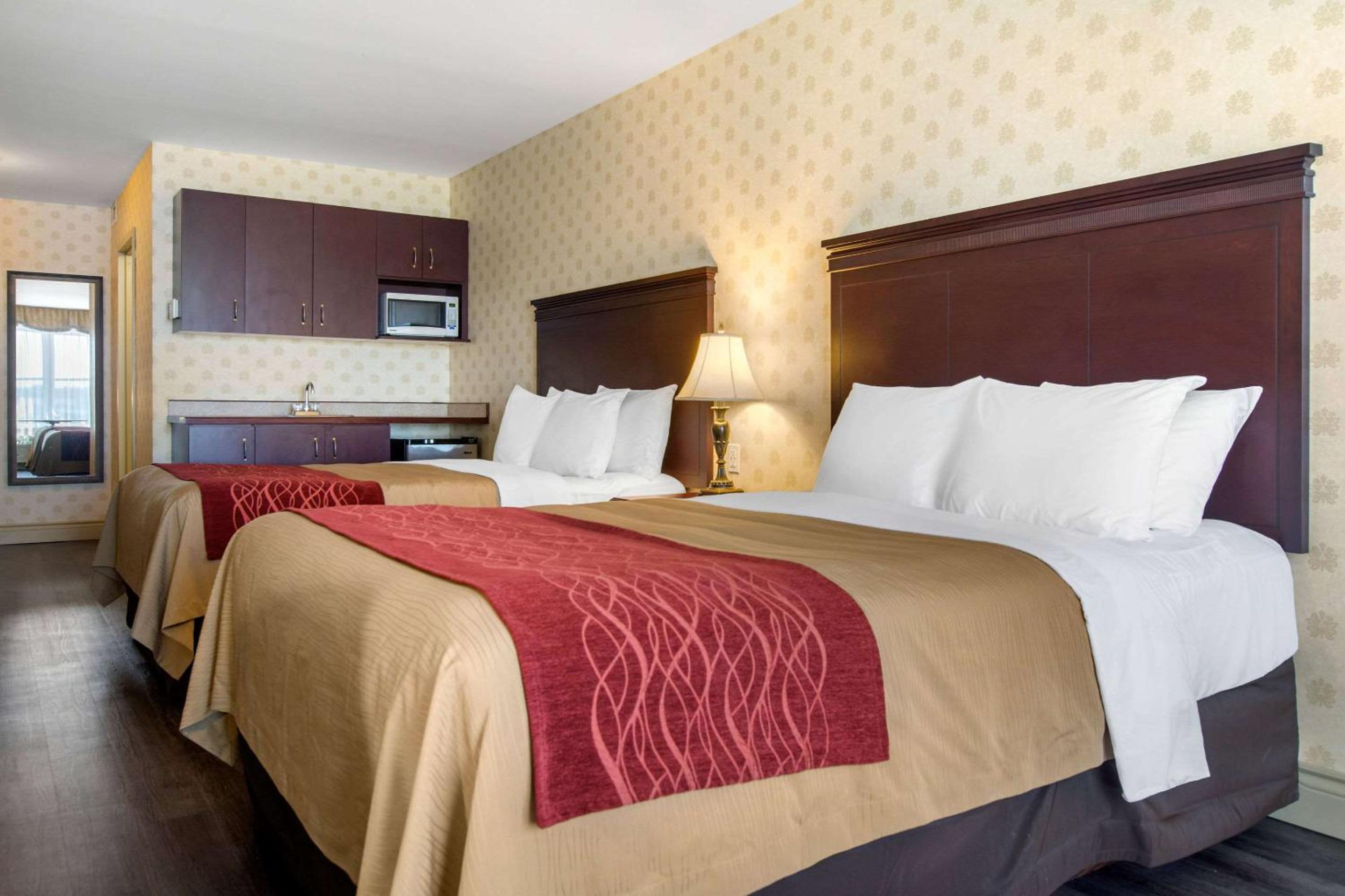Levis Vacations - Comfort Inn  Suites - Property Image 22