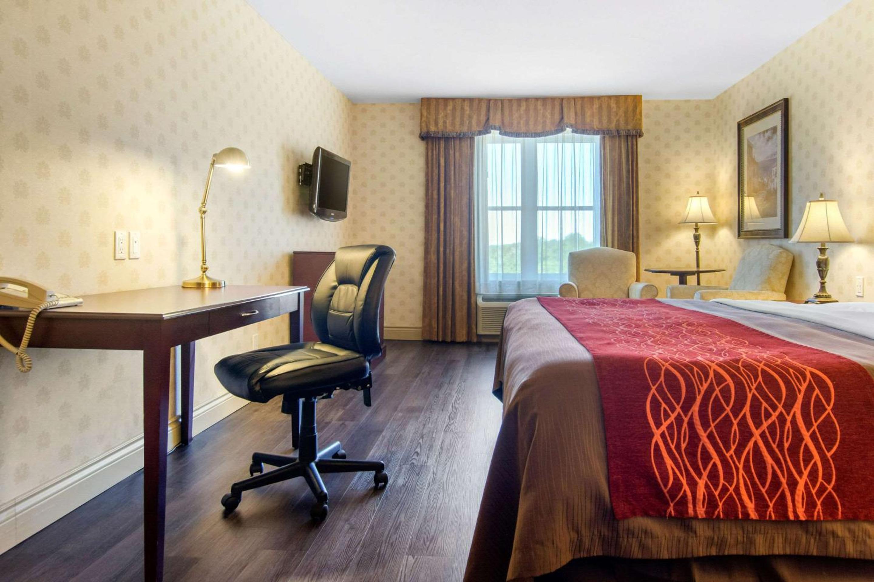 Levis Vacations - Comfort Inn  Suites - Property Image 14