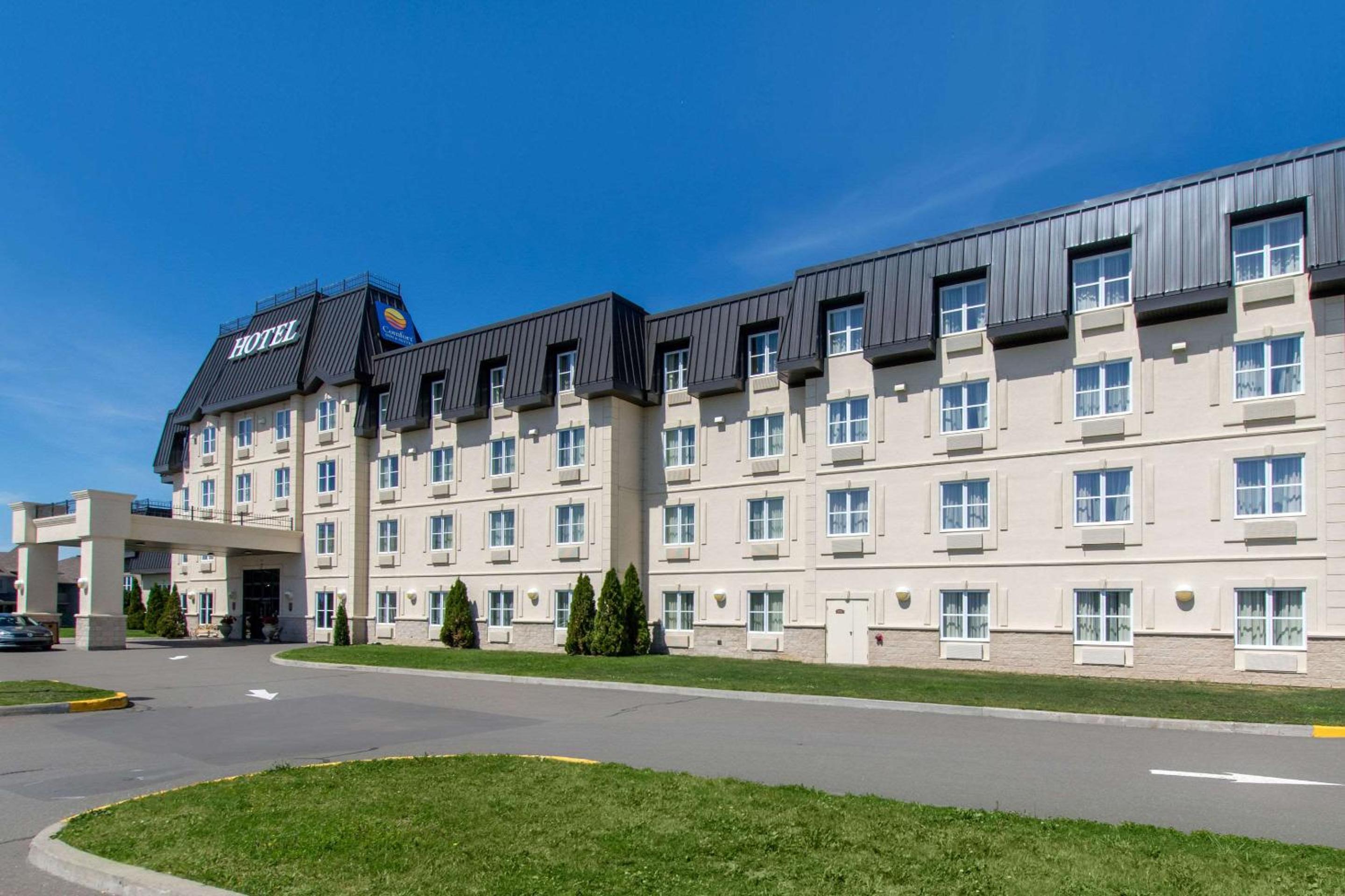 Levis Vacations - Comfort Inn  Suites - Property Image 24