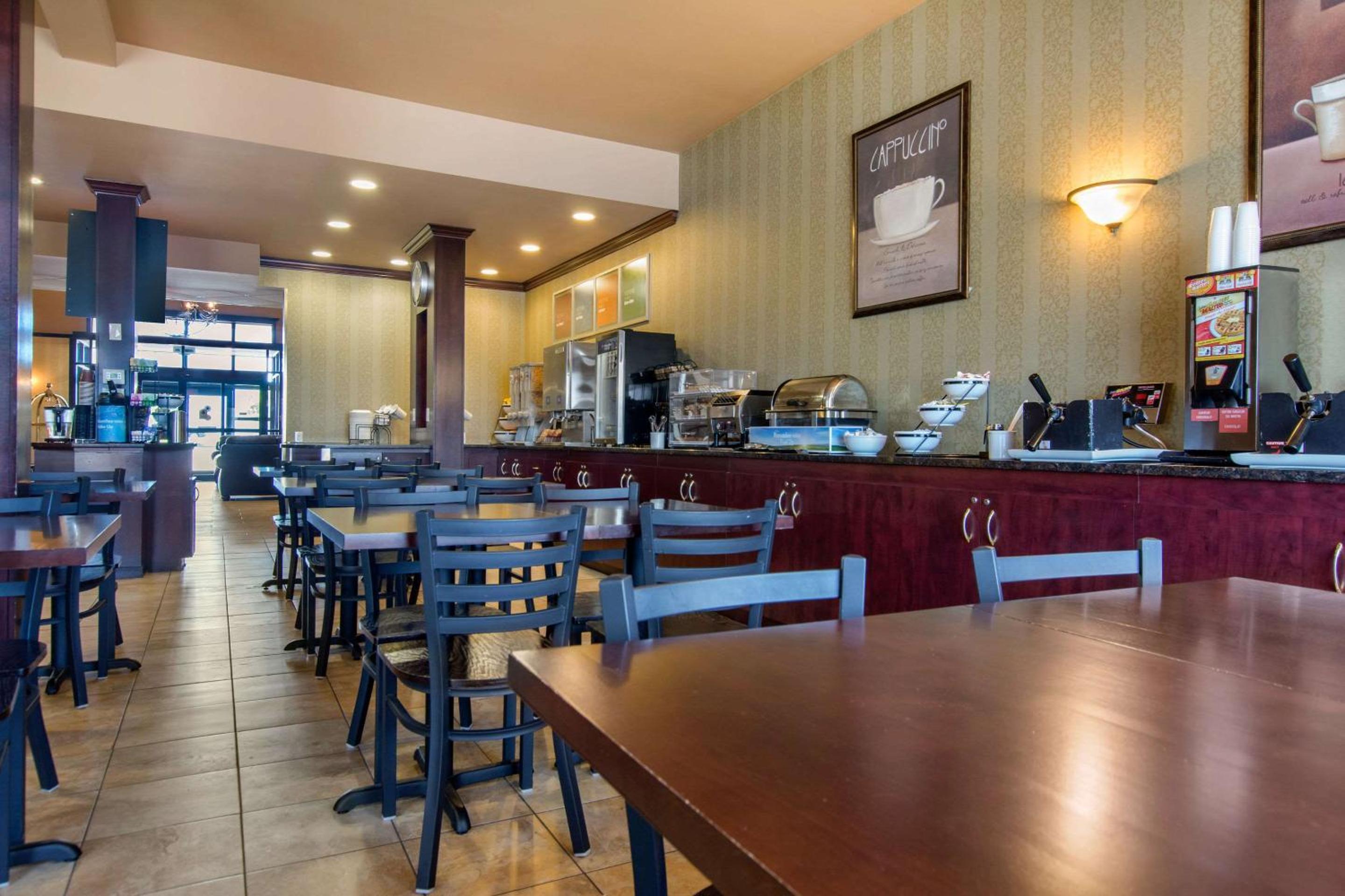Levis Vacations - Comfort Inn  Suites - Property Image 25