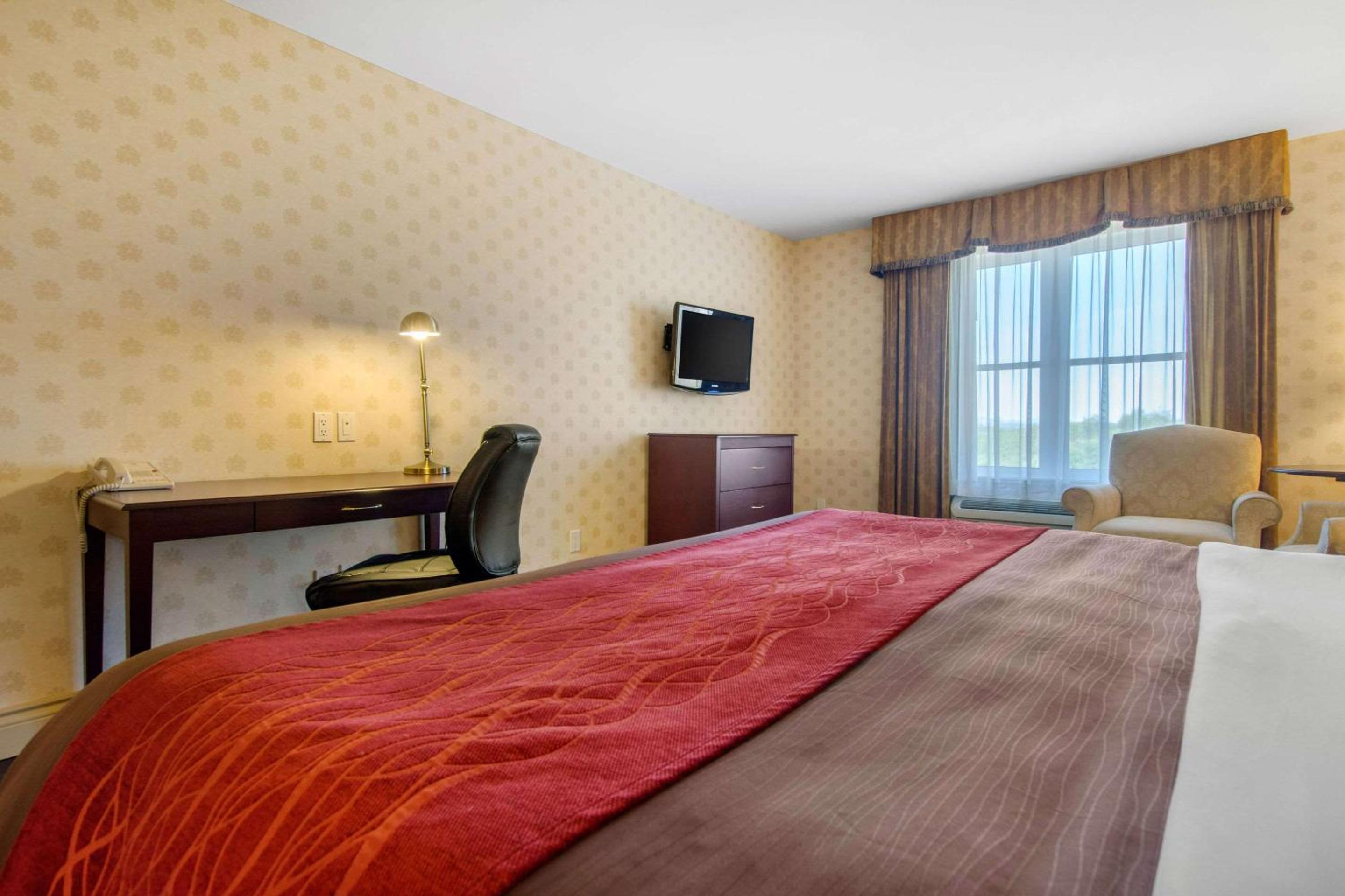 Levis Vacations - Comfort Inn  Suites - Property Image 26