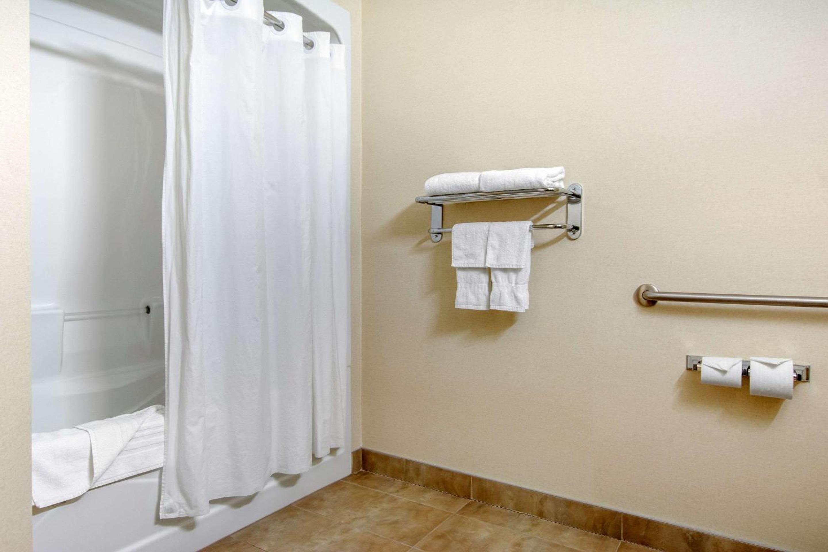Levis Vacations - Comfort Inn  Suites - Property Image 29